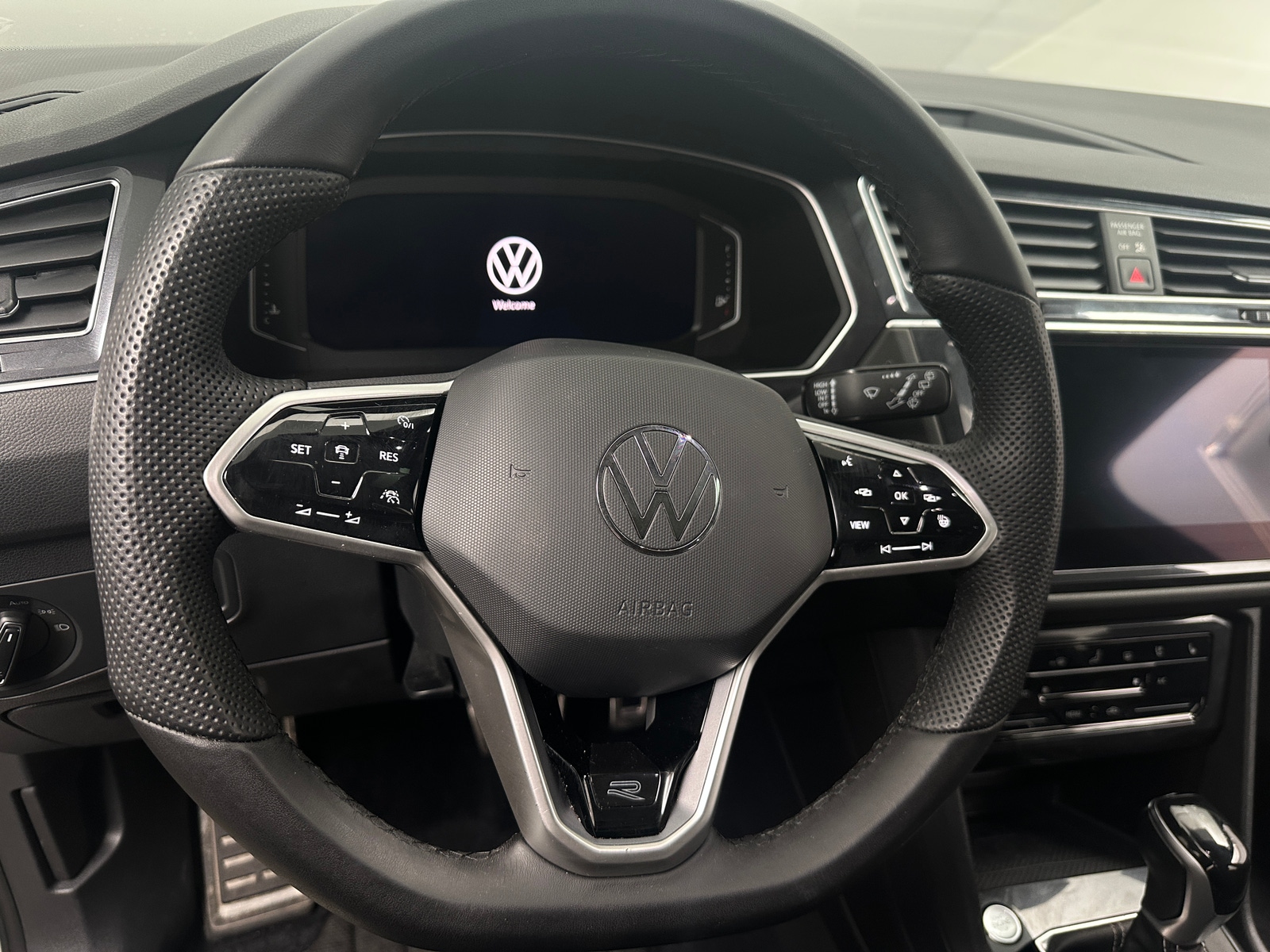 Thumbnail: 2022 Volkswagen Tiguan - 4