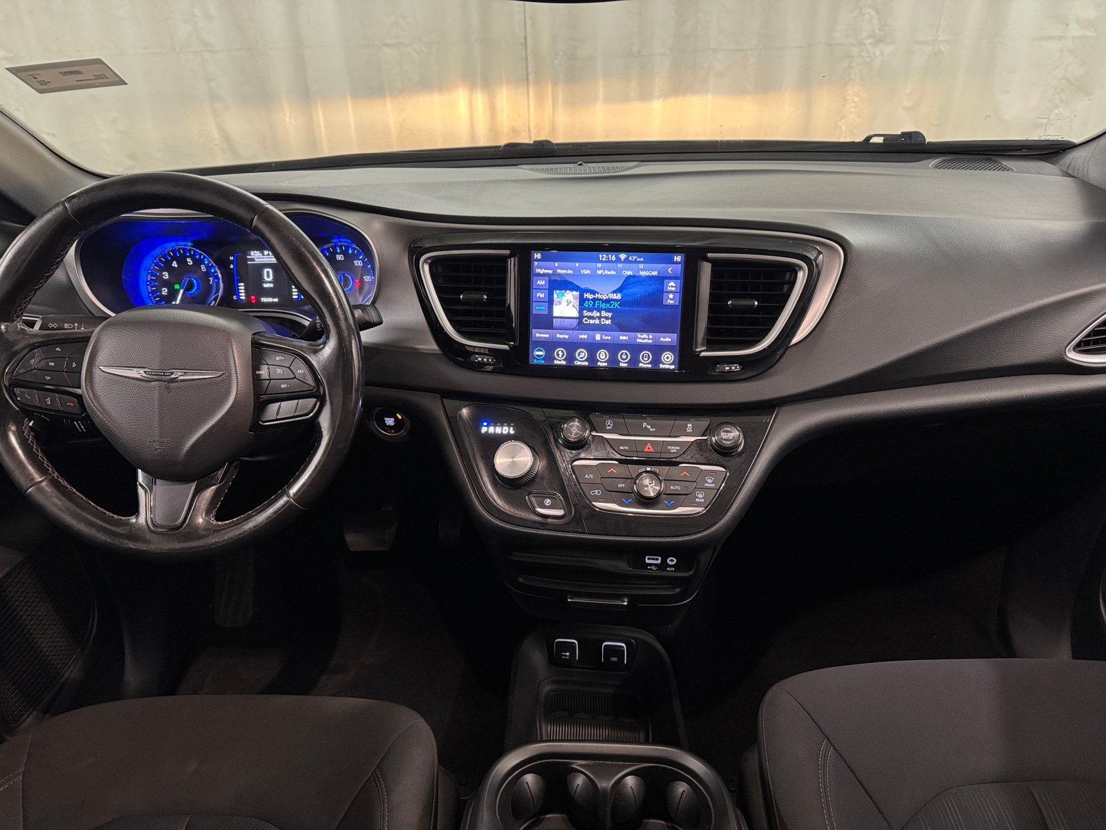 Thumbnail: 2019 Chrysler Pacifica - 3