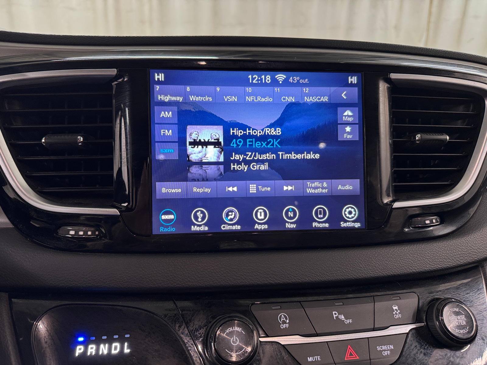 Thumbnail: 2019 Chrysler Pacifica - 4