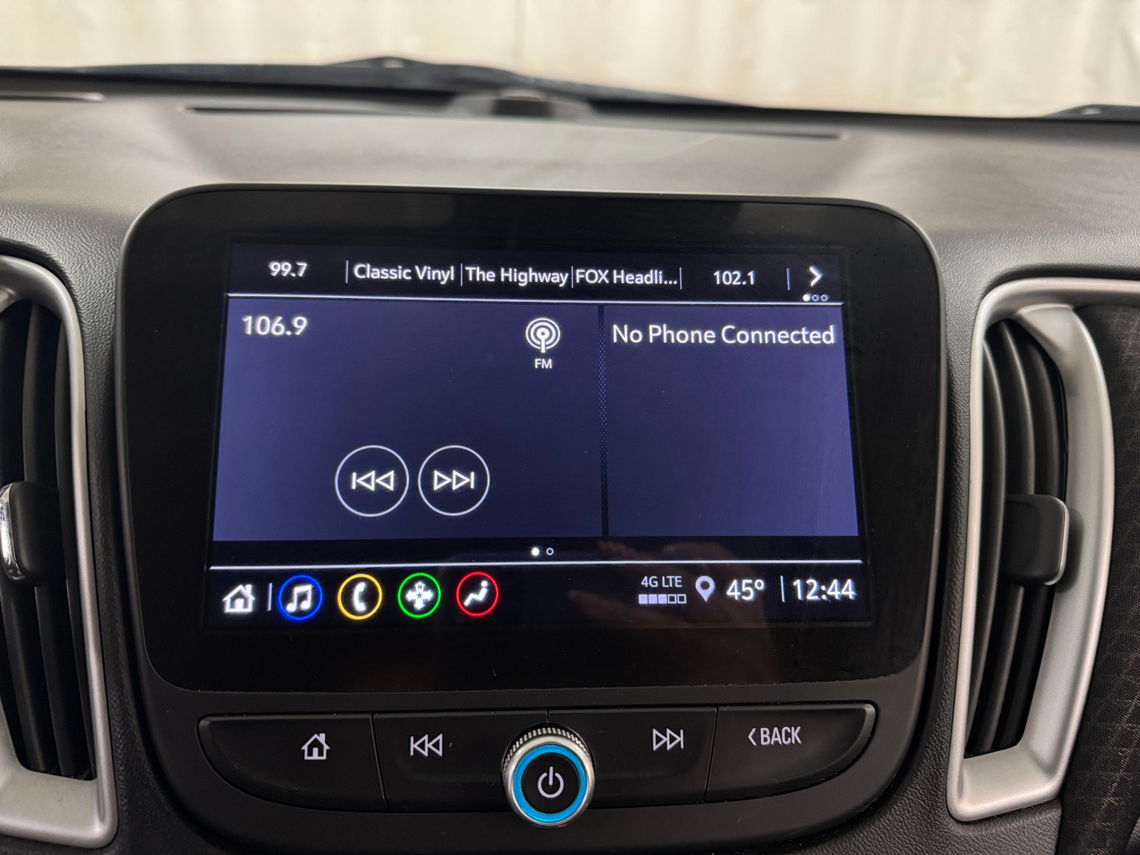 Thumbnail: 2024 Chevrolet Malibu - 4