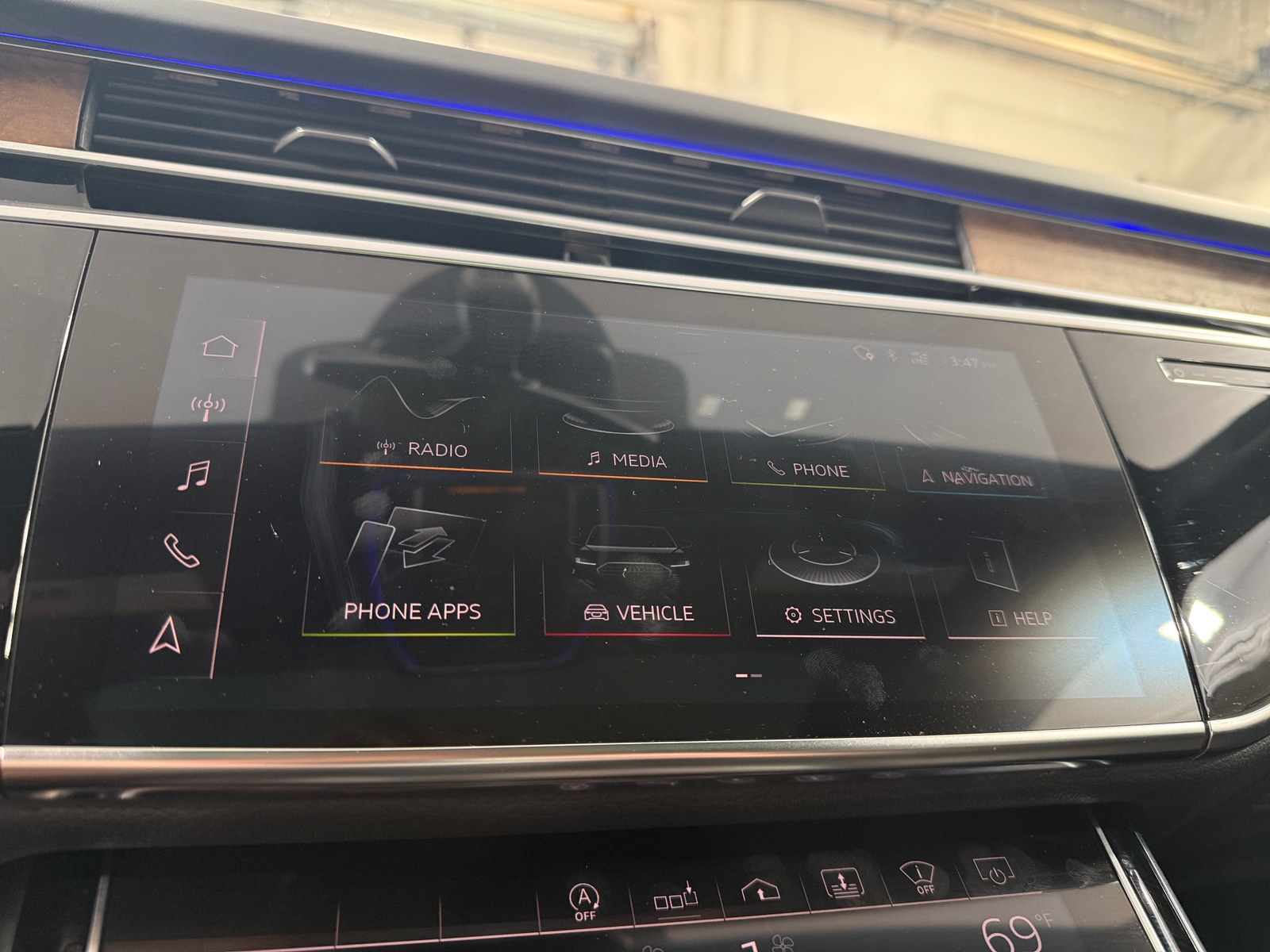 Thumbnail: 2020 Audi A8 - 3