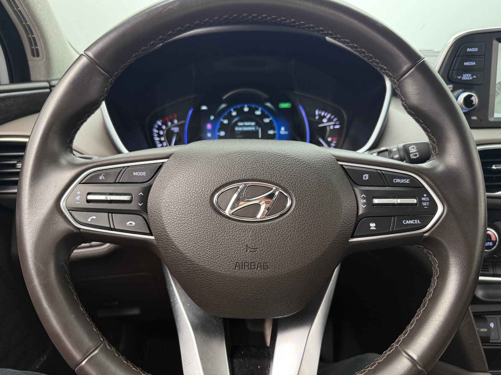 Thumbnail: 2020 Hyundai Santa Fe - 4