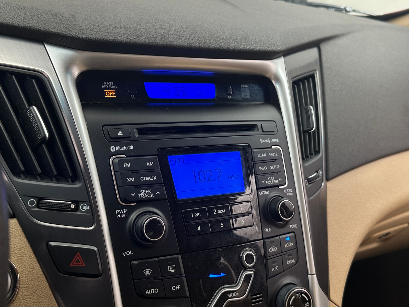 Thumbnail: 2011 Hyundai Sonata - 4