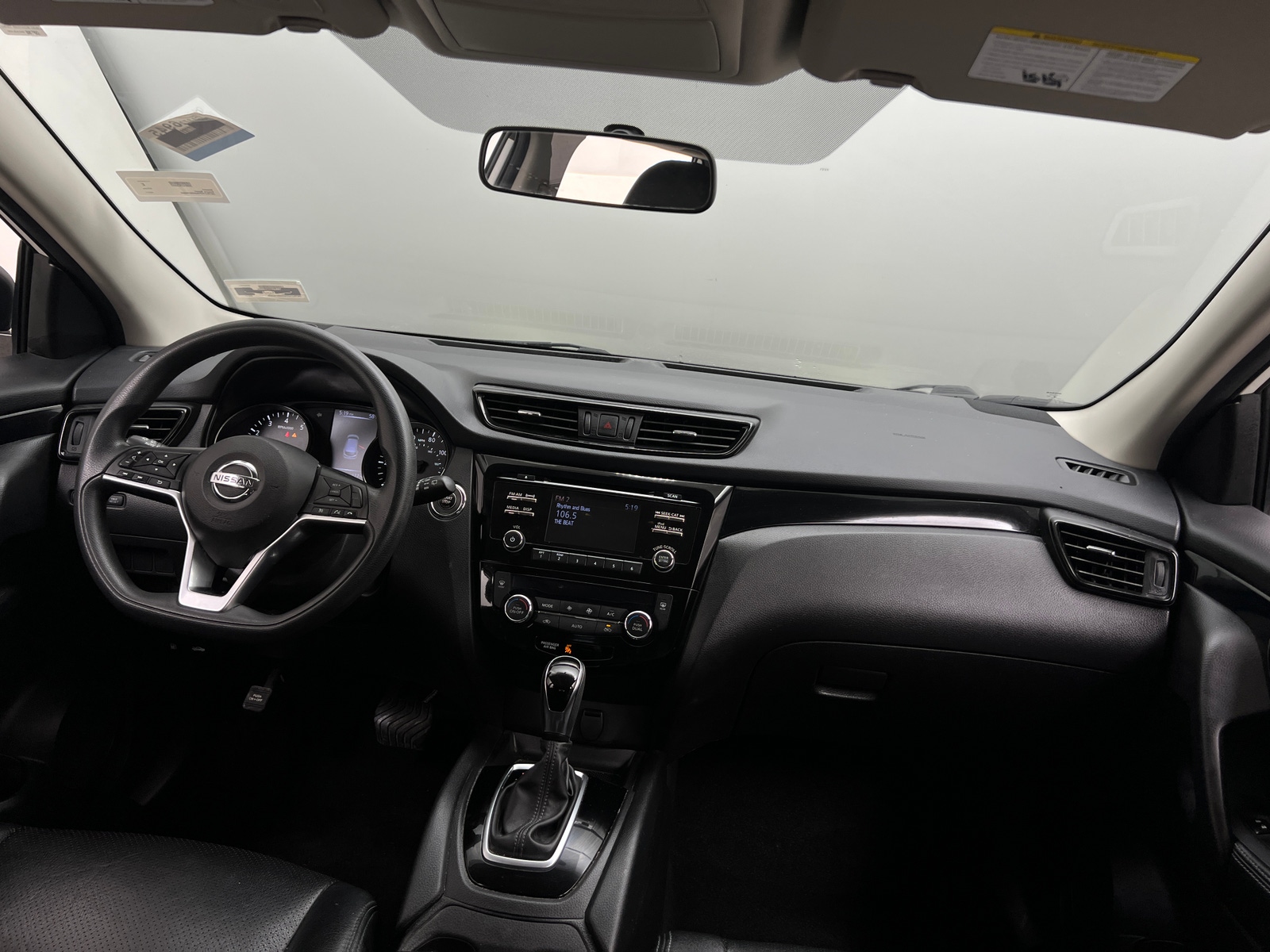 Thumbnail: 2017 Nissan Rogue Sport - 3