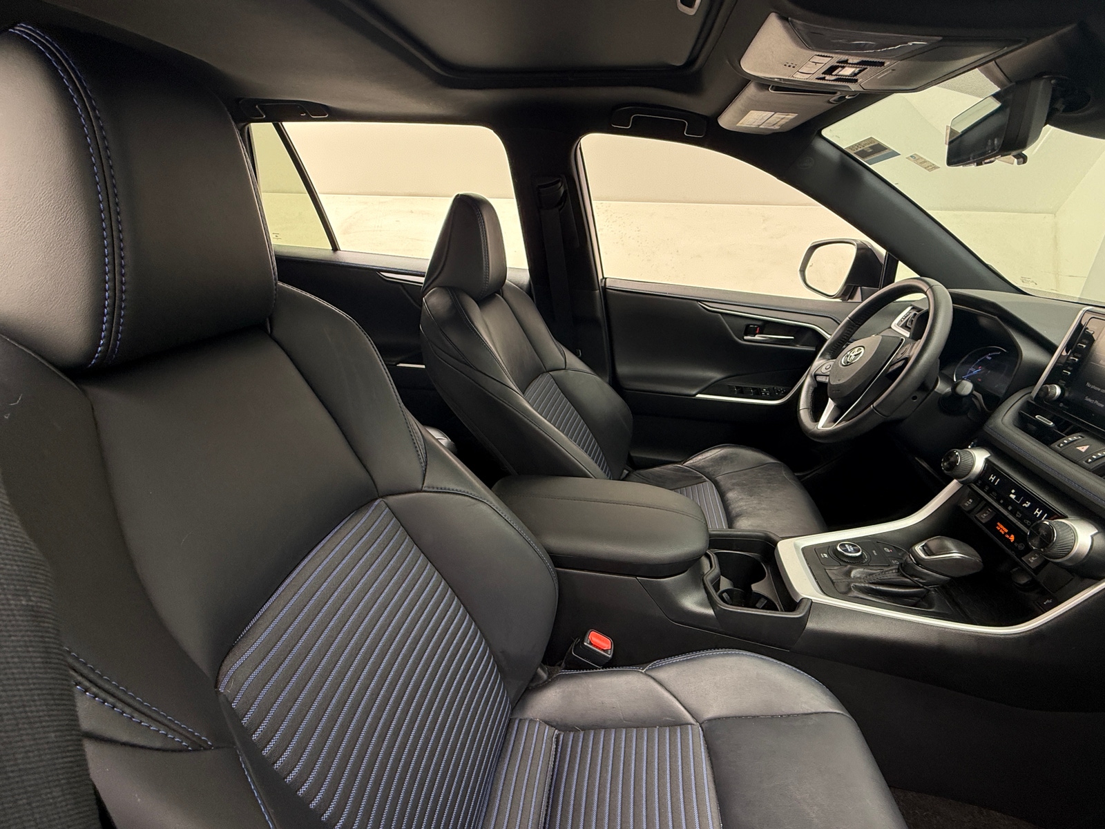 Thumbnail: 2020 Toyota RAV4 - 2