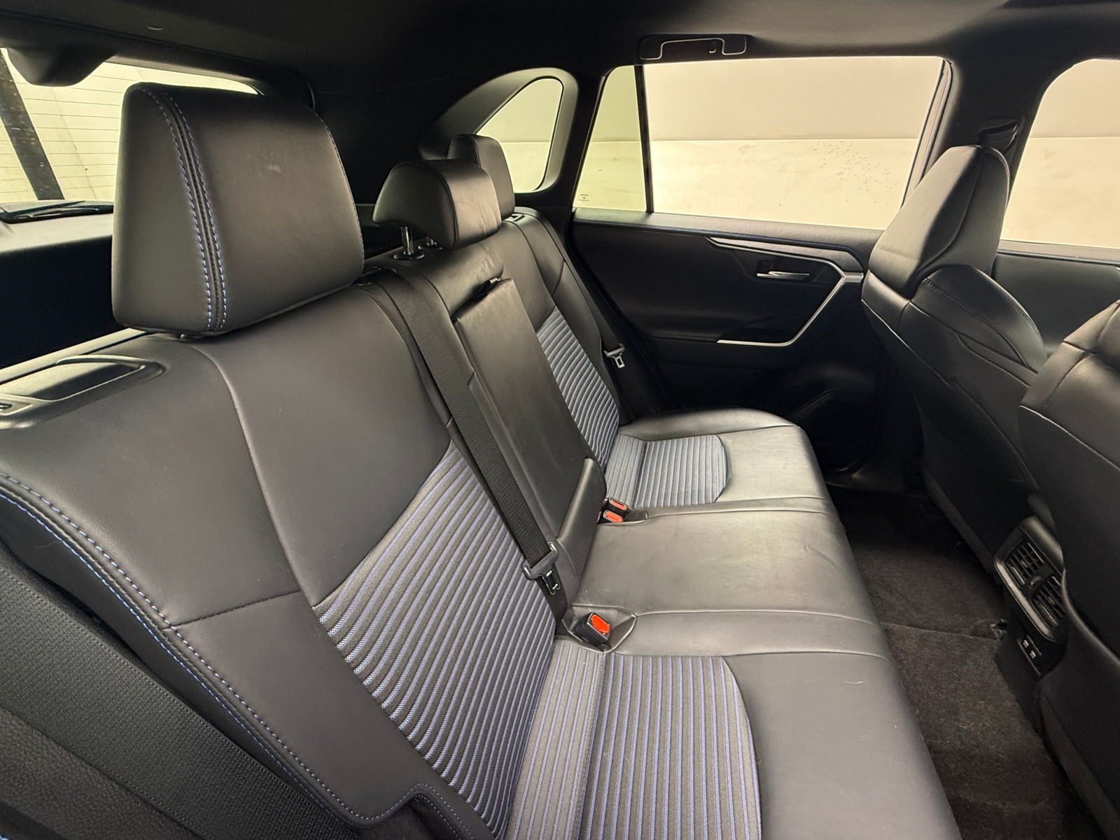 Thumbnail: 2020 Toyota RAV4 - 6