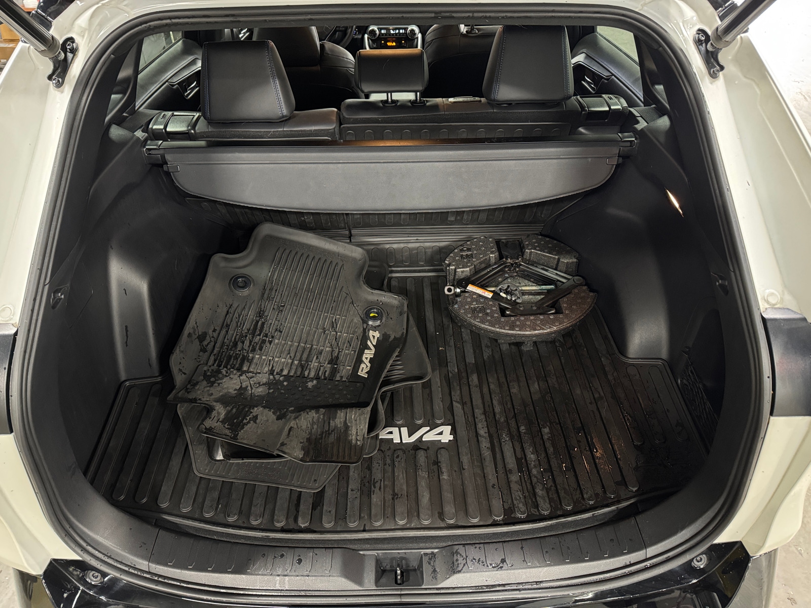 Thumbnail: 2020 Toyota RAV4 - 7