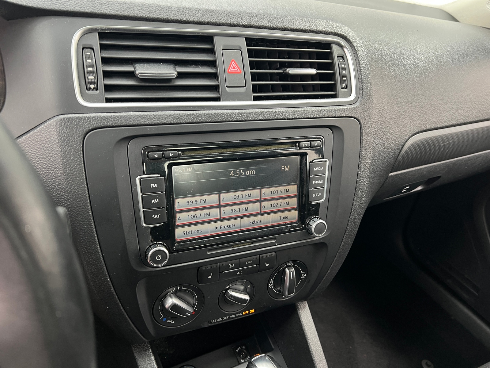 Thumbnail: 2012 Volkswagen Jetta - 3