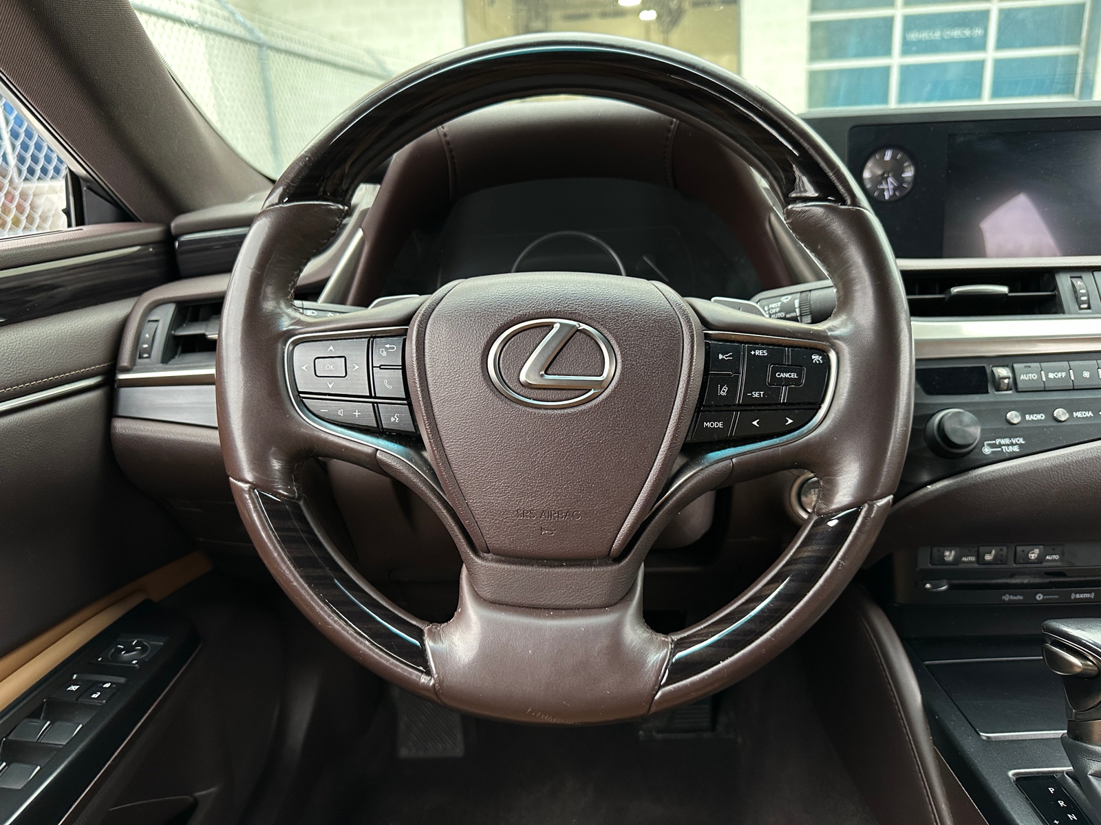 Thumbnail: 2019 Lexus ES - 5