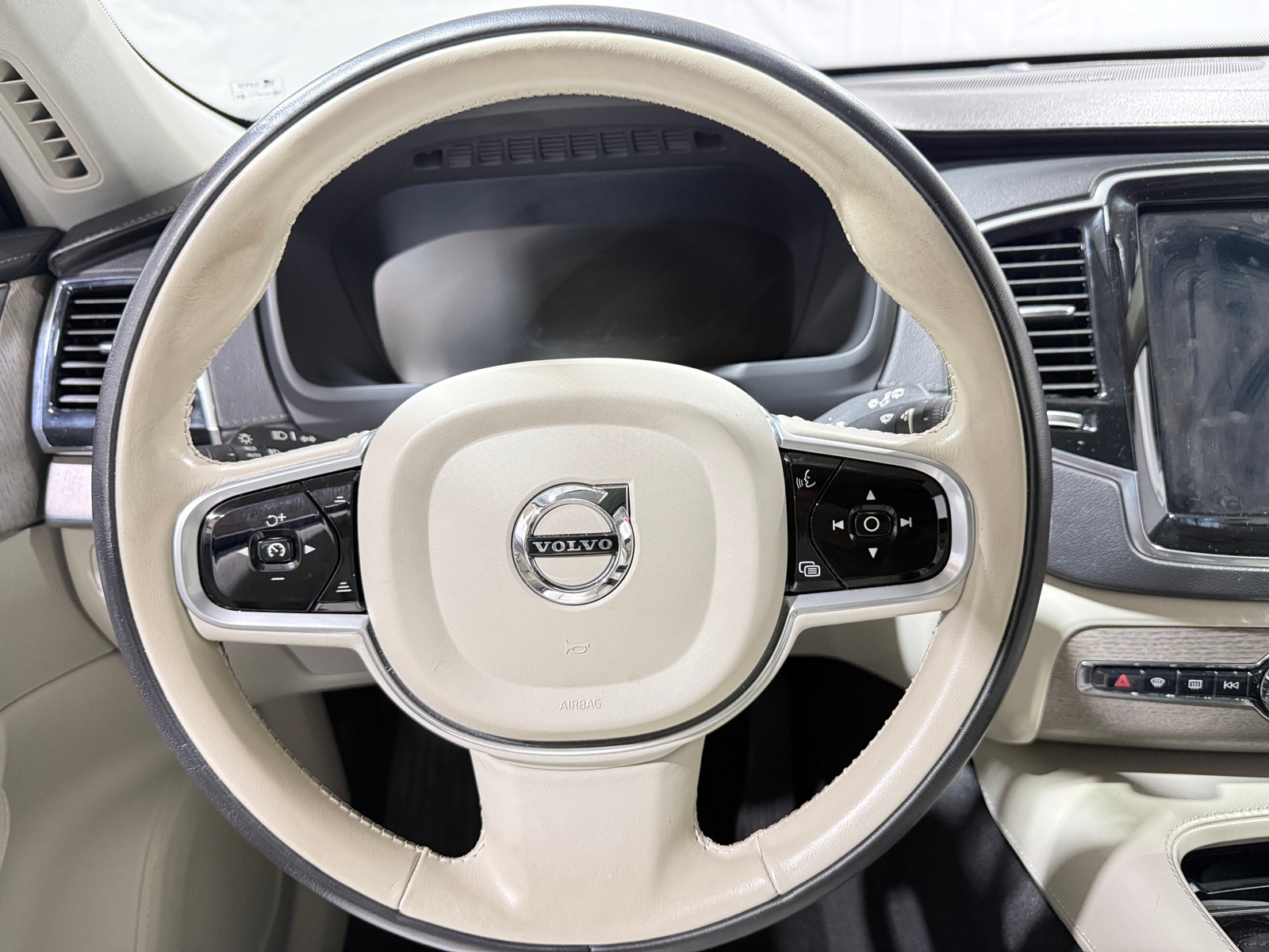 Thumbnail: 2021 Volvo XC90 - 4