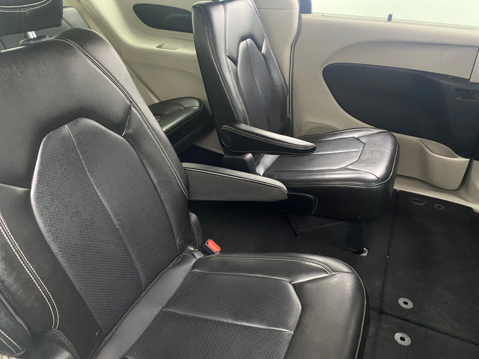 Thumbnail: 2021 Chrysler Voyager - 5