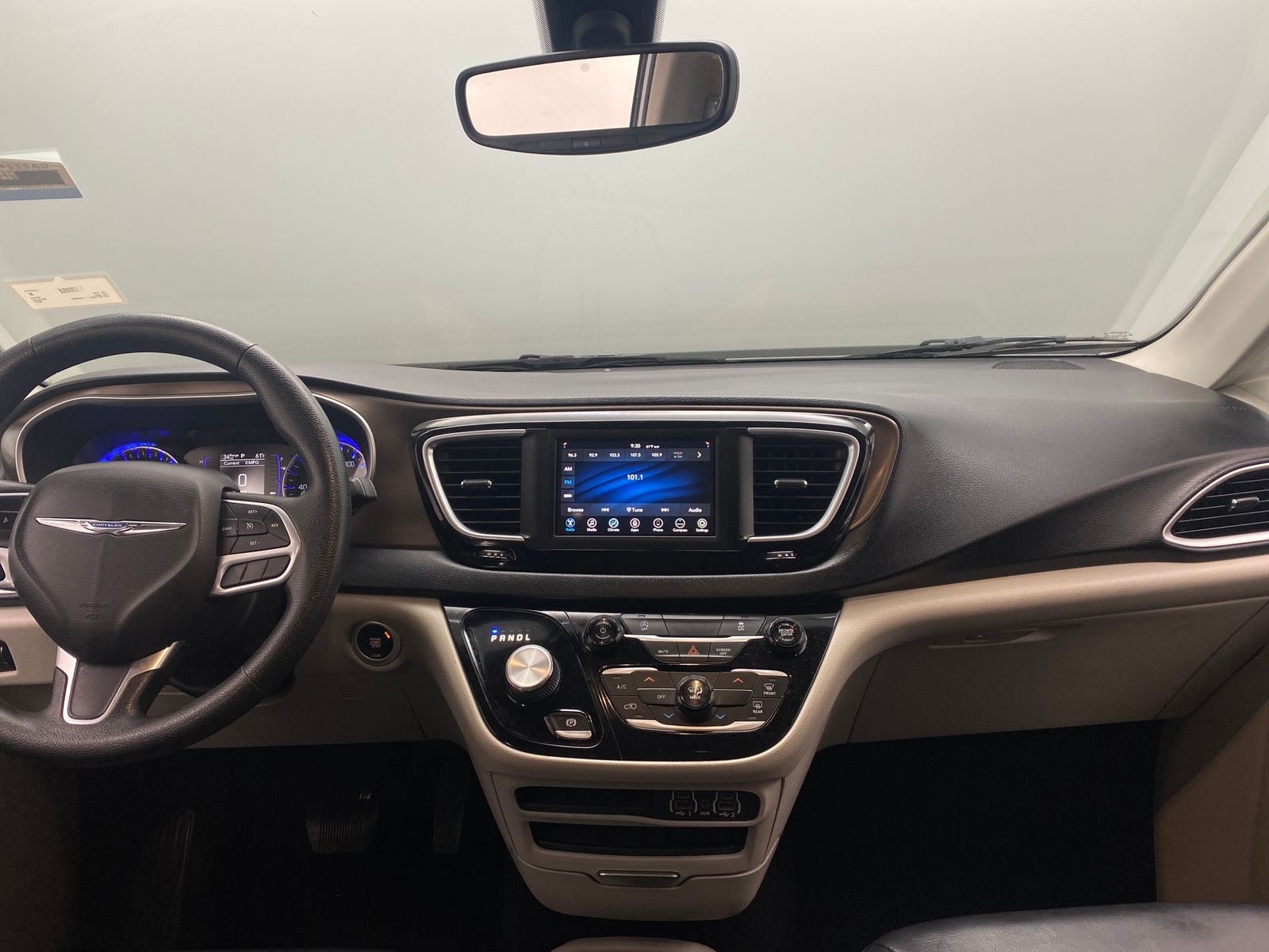 Thumbnail: 2021 Chrysler Voyager - 2