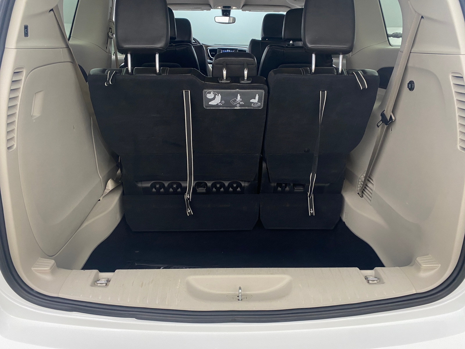 Thumbnail: 2021 Chrysler Voyager - 6