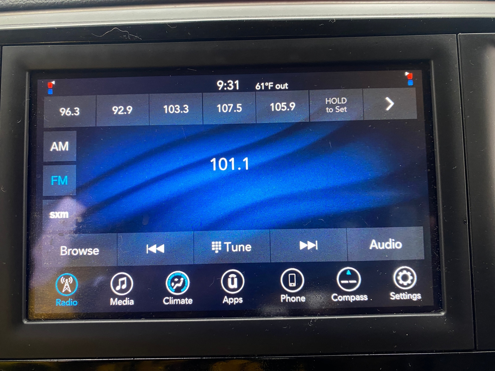 Thumbnail: 2021 Chrysler Voyager - 3