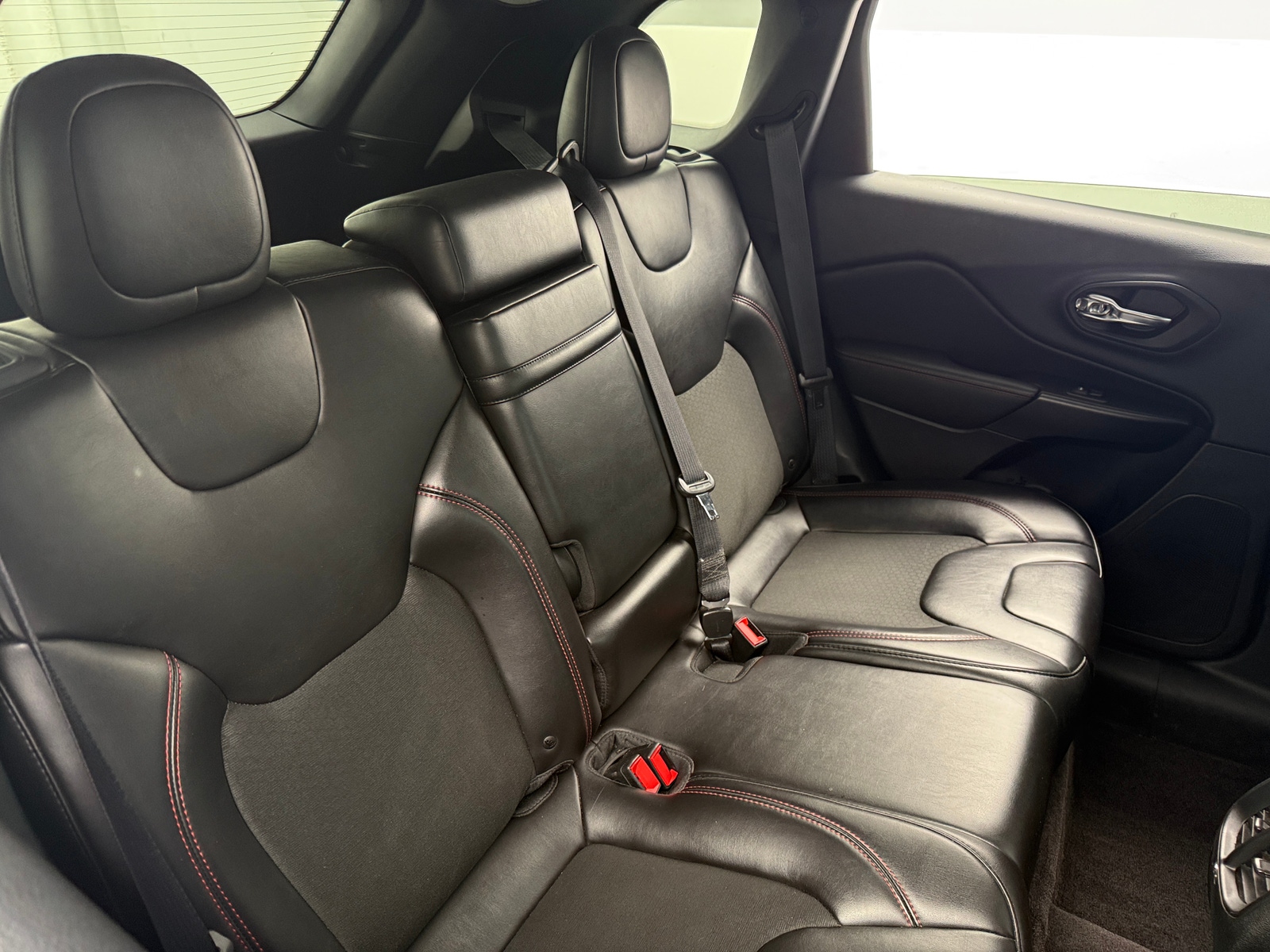 Thumbnail: 2019 Jeep Cherokee - 6