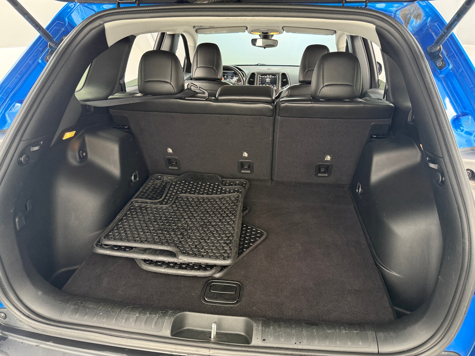 Thumbnail: 2019 Jeep Cherokee - 7