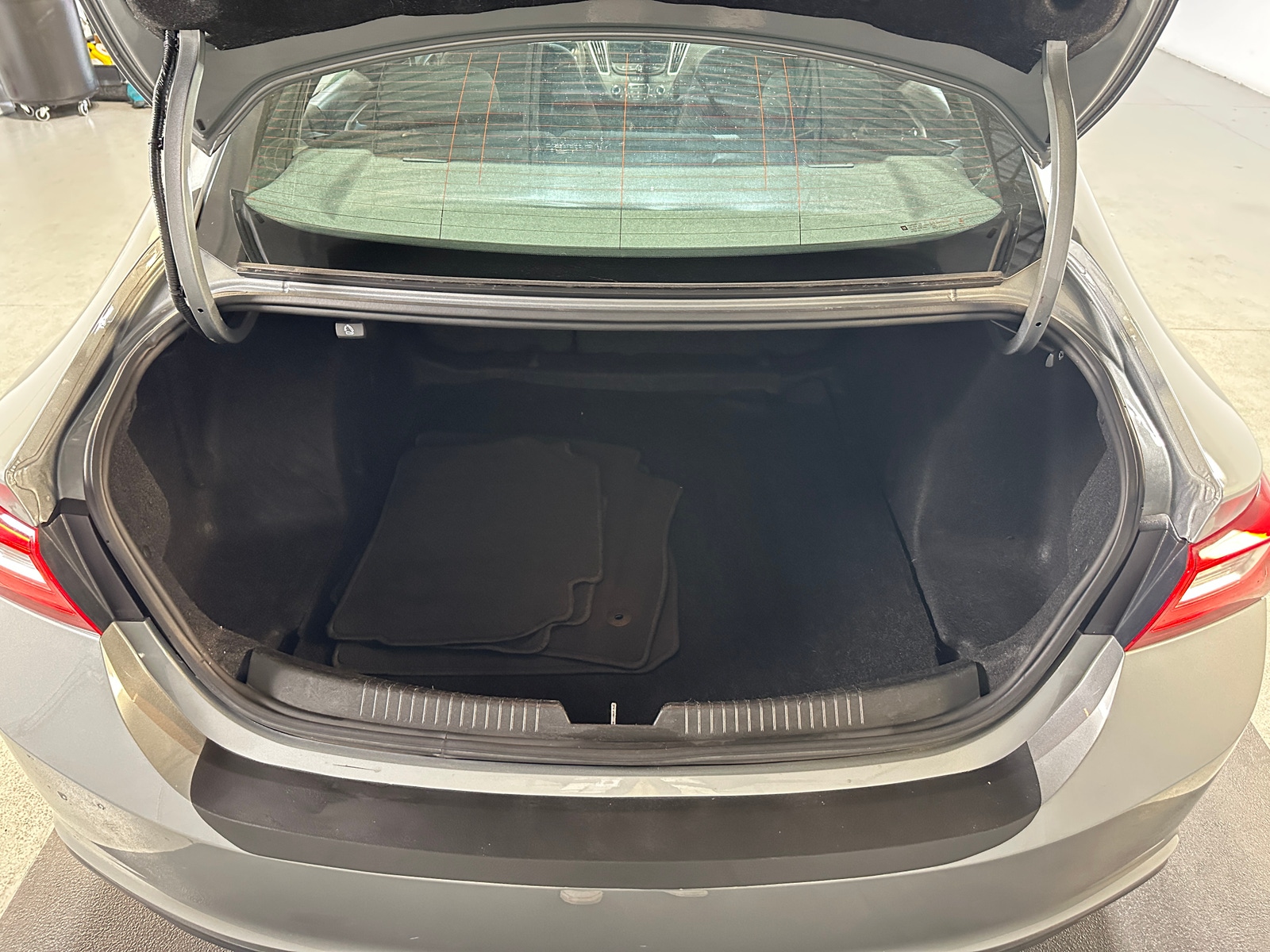 Thumbnail: 2023 Chevrolet Malibu - 7