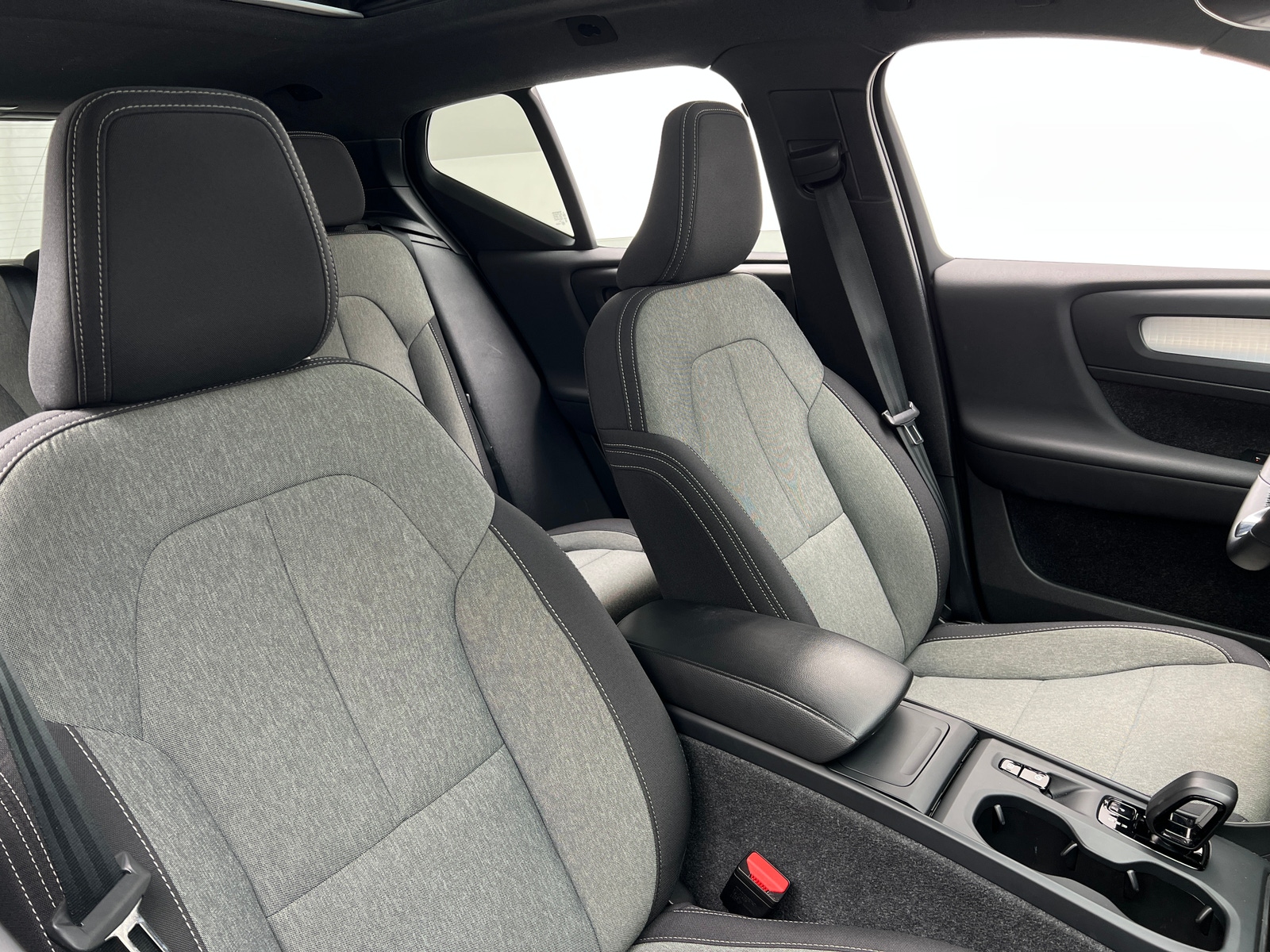 Thumbnail: 2024 Volvo XC40 - 2