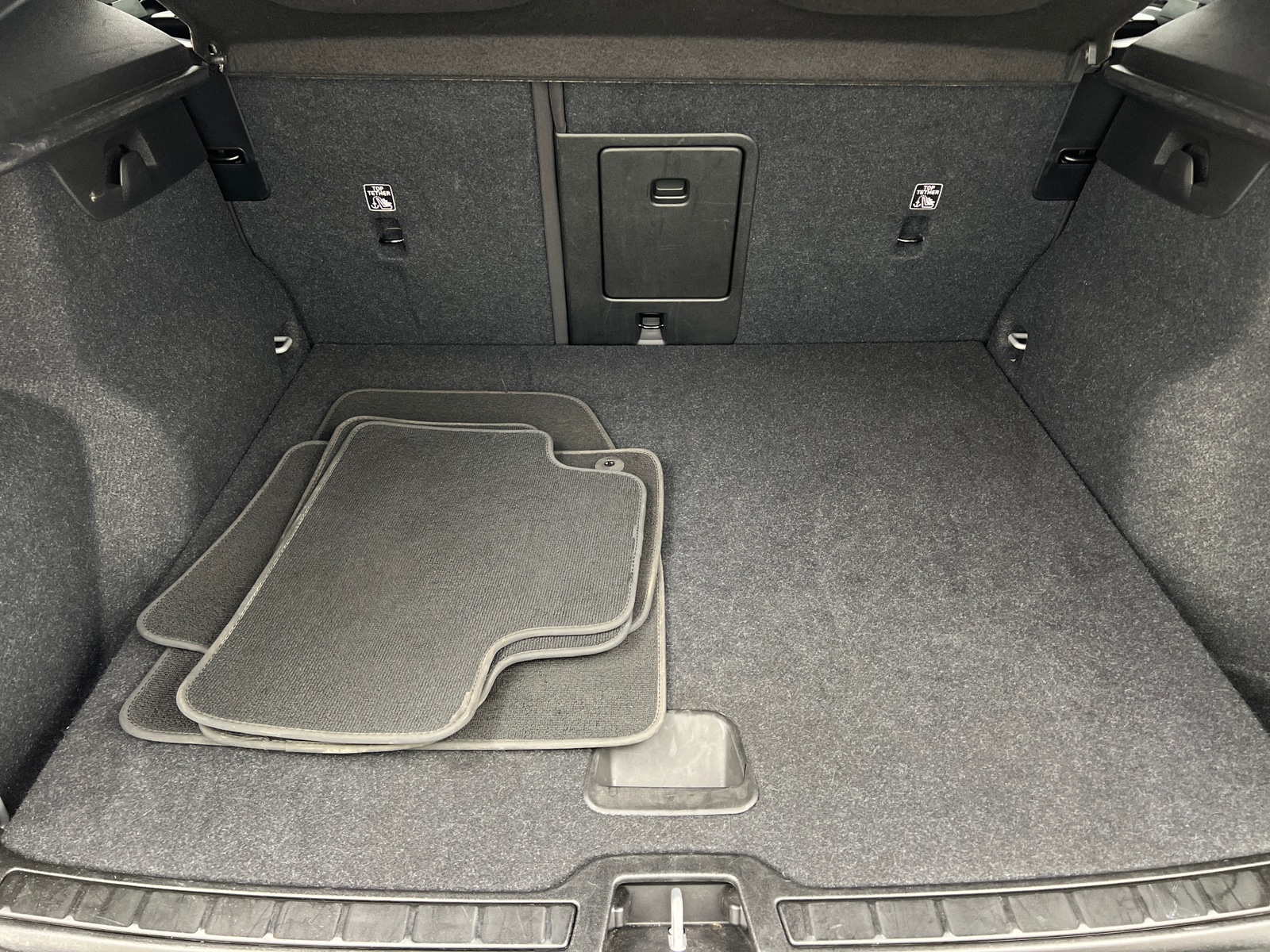 Thumbnail: 2024 Volvo XC40 - 7