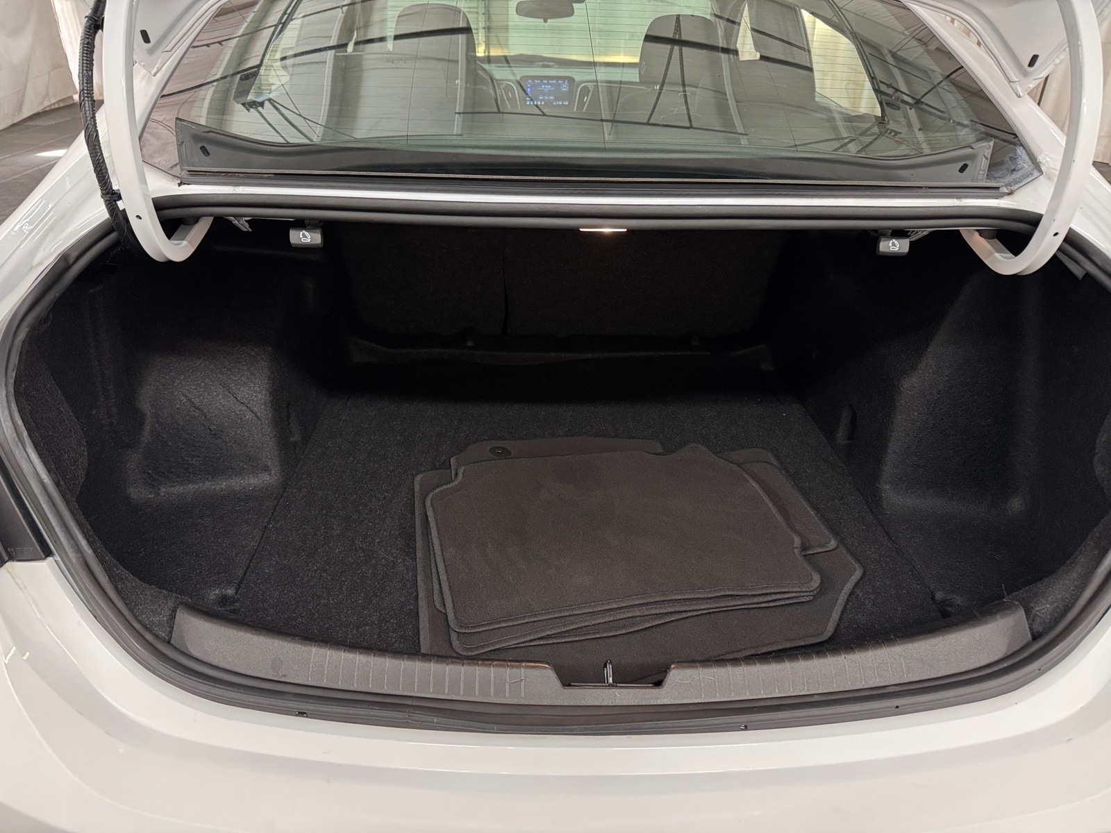 Thumbnail: 2024 Chevrolet Malibu - 7