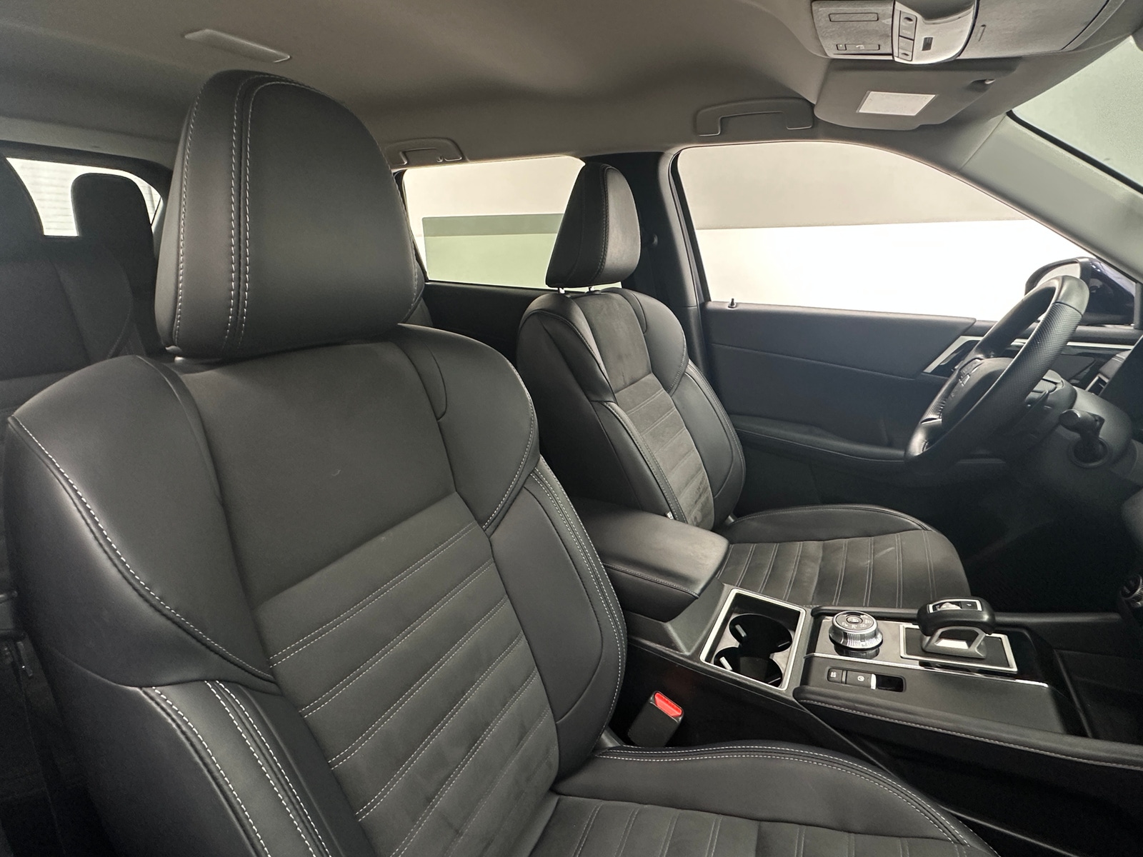 Thumbnail: 2024 Mitsubishi Outlander - 2