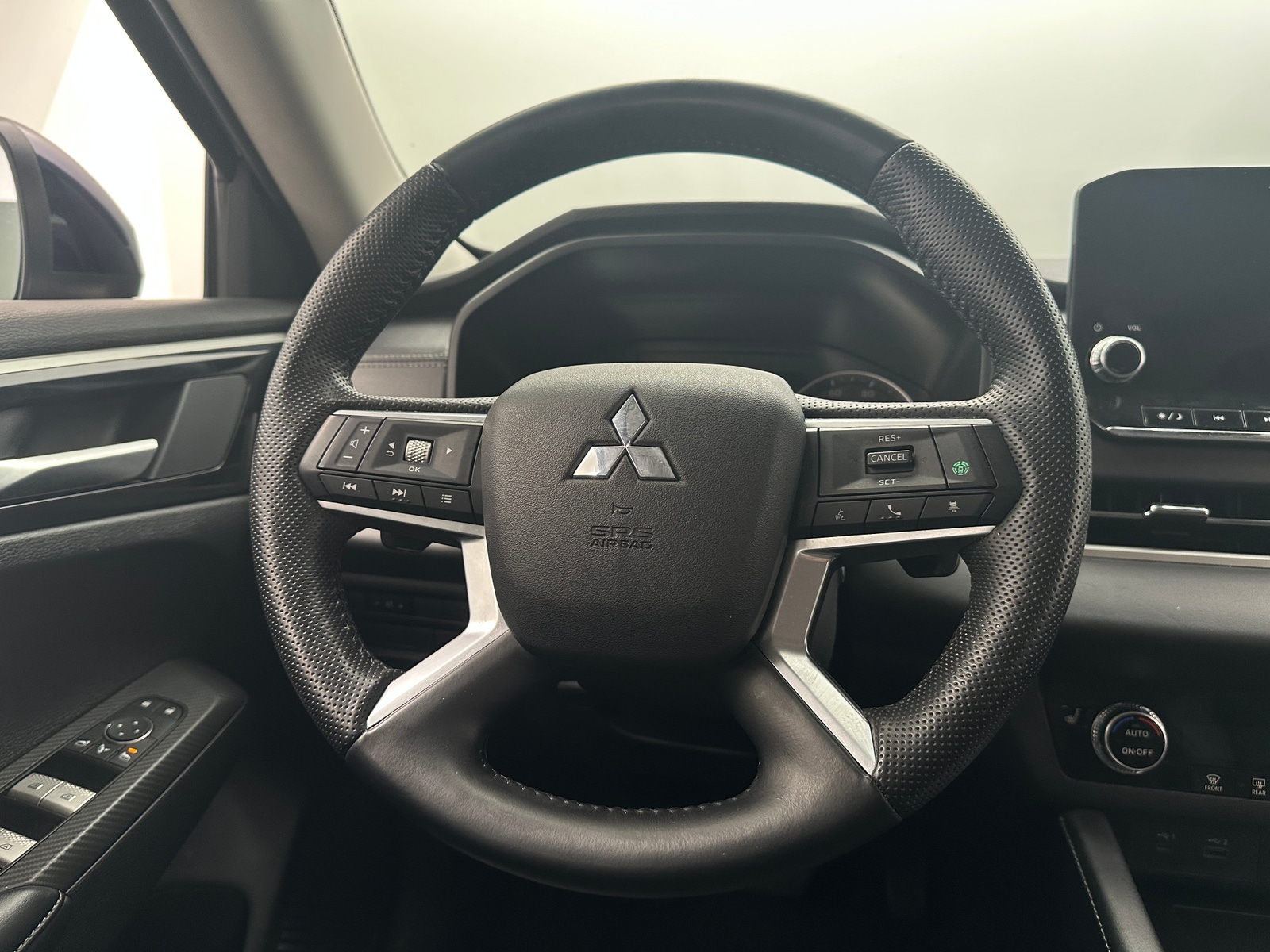 Thumbnail: 2024 Mitsubishi Outlander - 5