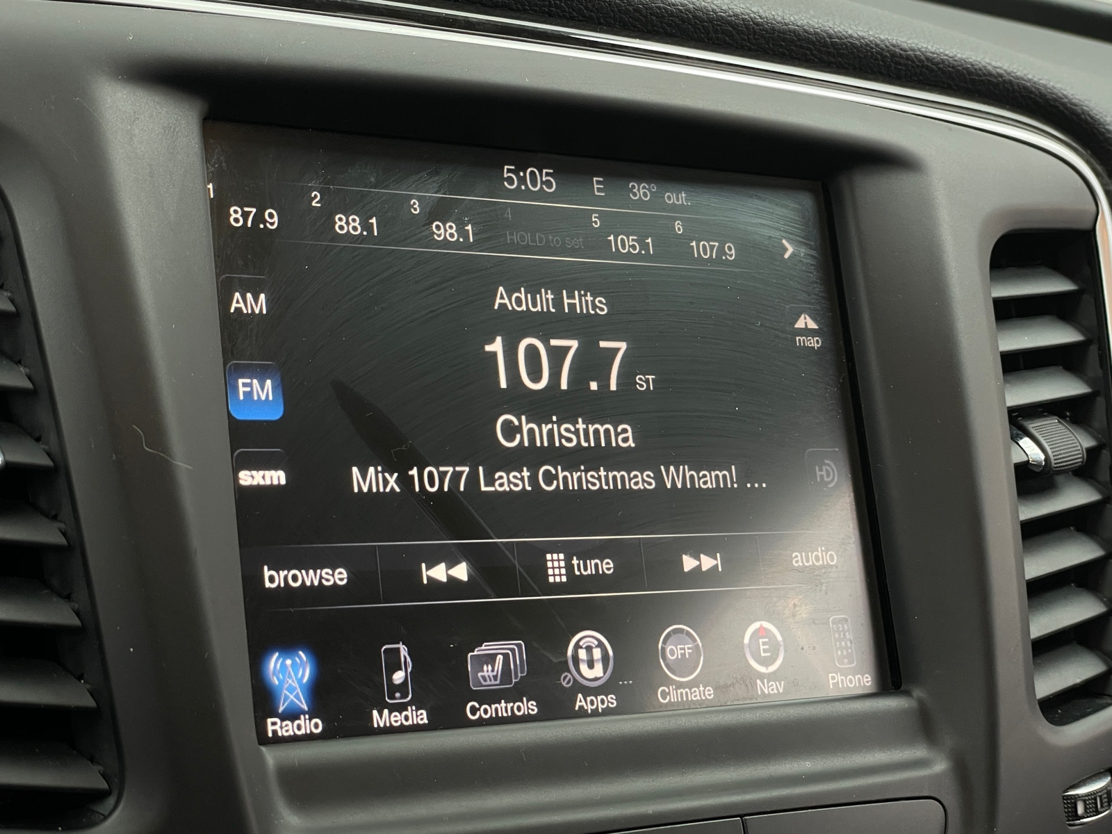 Thumbnail: 2015 Chrysler 200 - 3