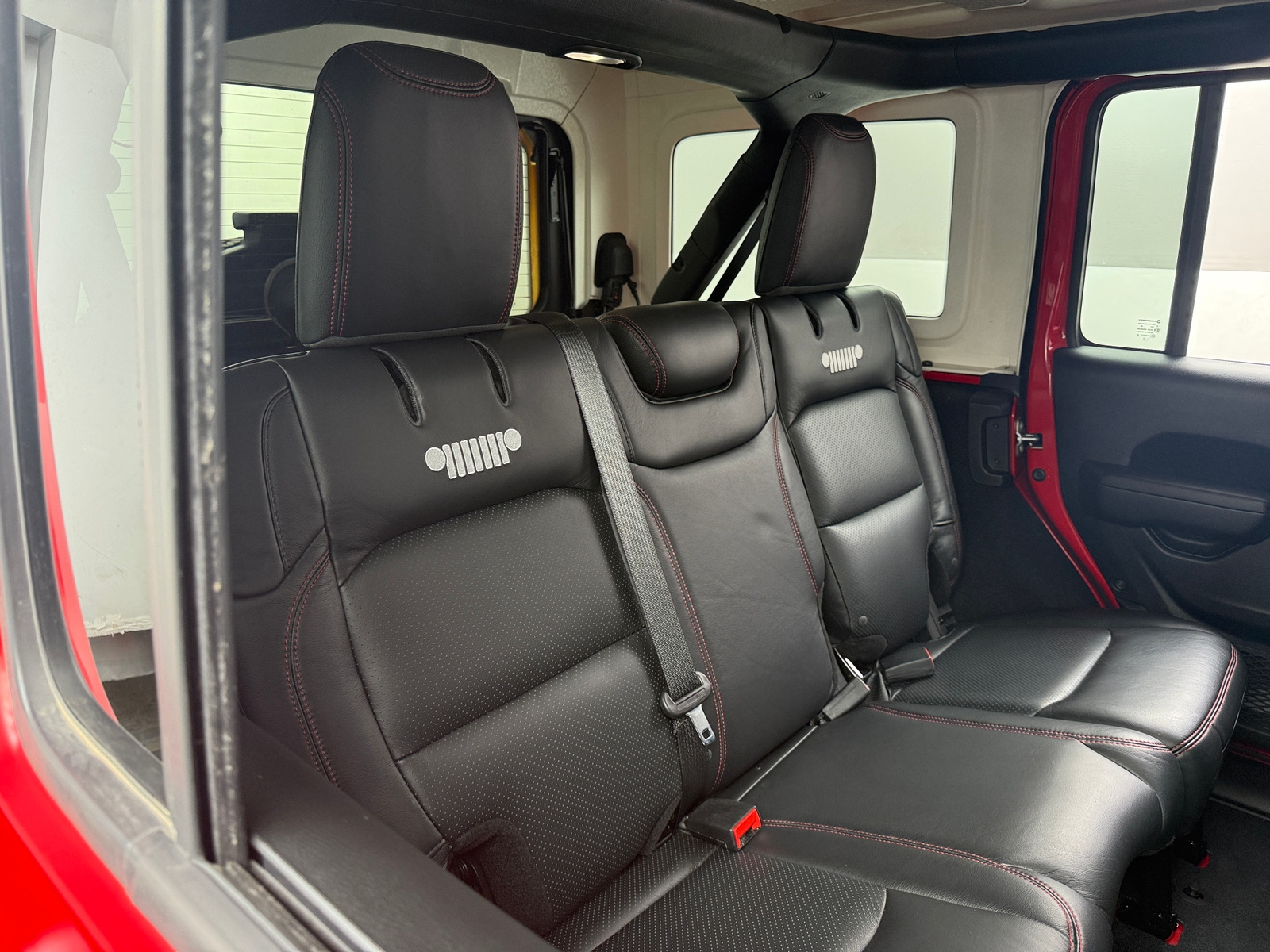 Thumbnail: 2022 Jeep Wrangler - 6