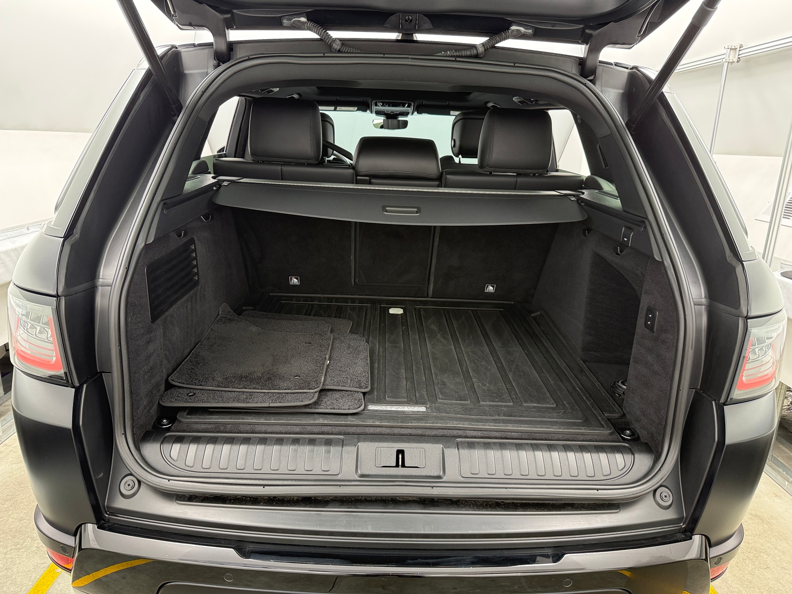 Thumbnail: 2021 Land Rover Range Rover Sport - 6