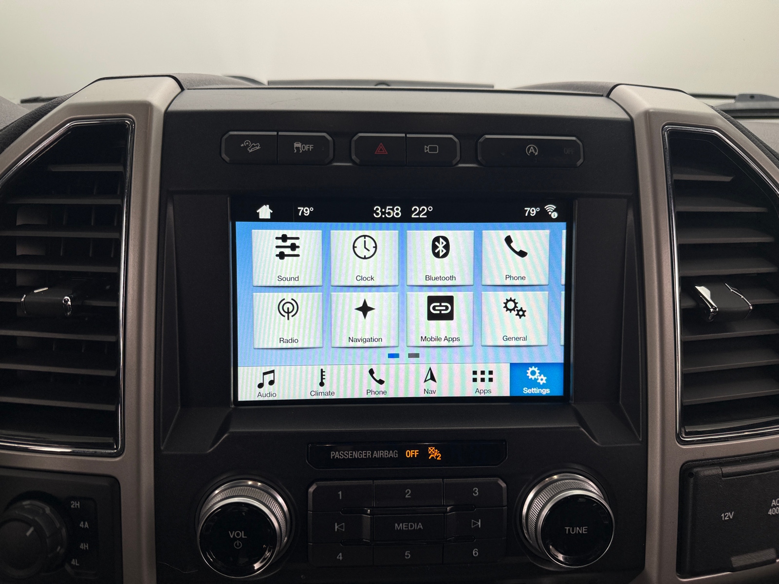 Thumbnail: 2018 Ford Econoline - 3