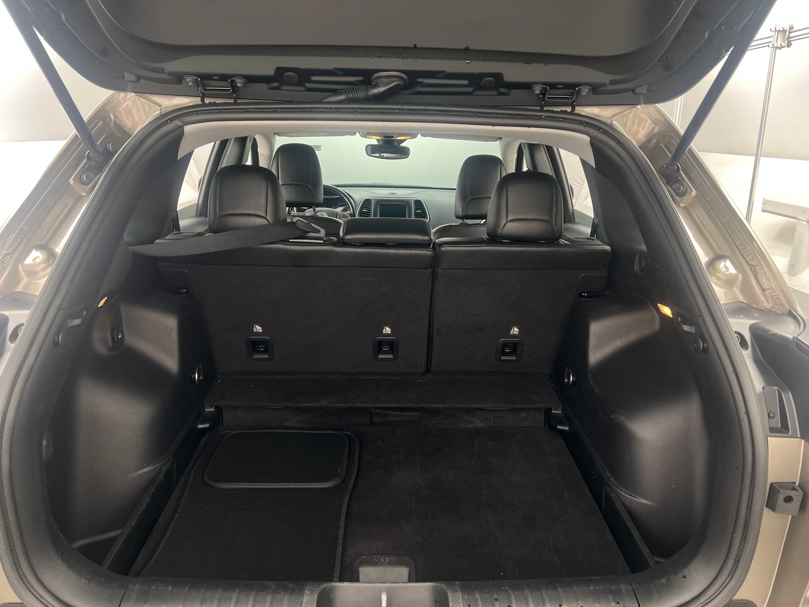 Thumbnail: 2021 Jeep Cherokee - 6