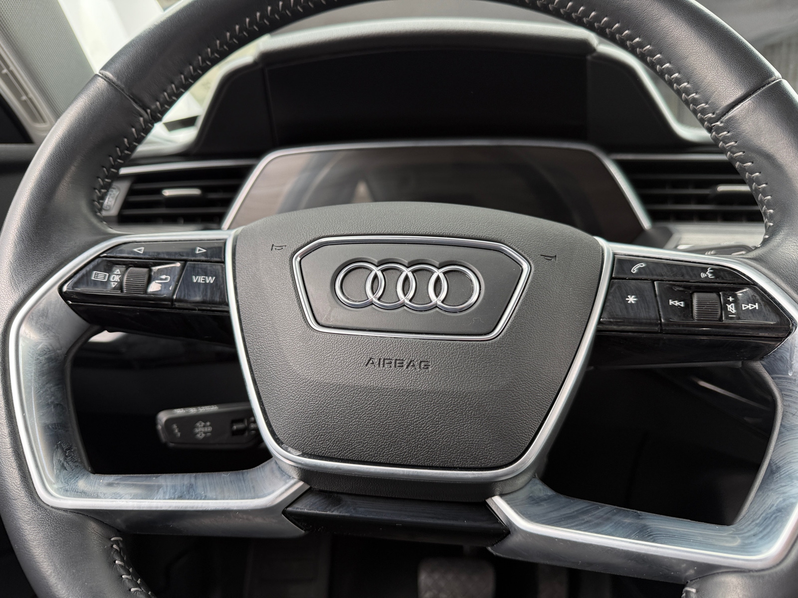 Thumbnail: 2021 Audi e-tron - 4