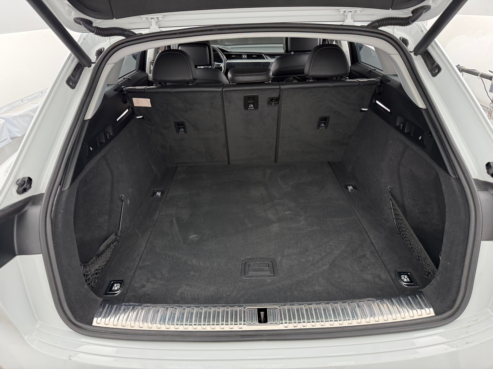 Thumbnail: 2021 Audi e-tron - 6