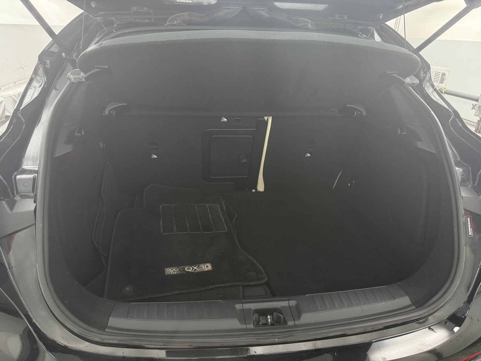 Thumbnail: 2018 INFINITI QX30 - 6