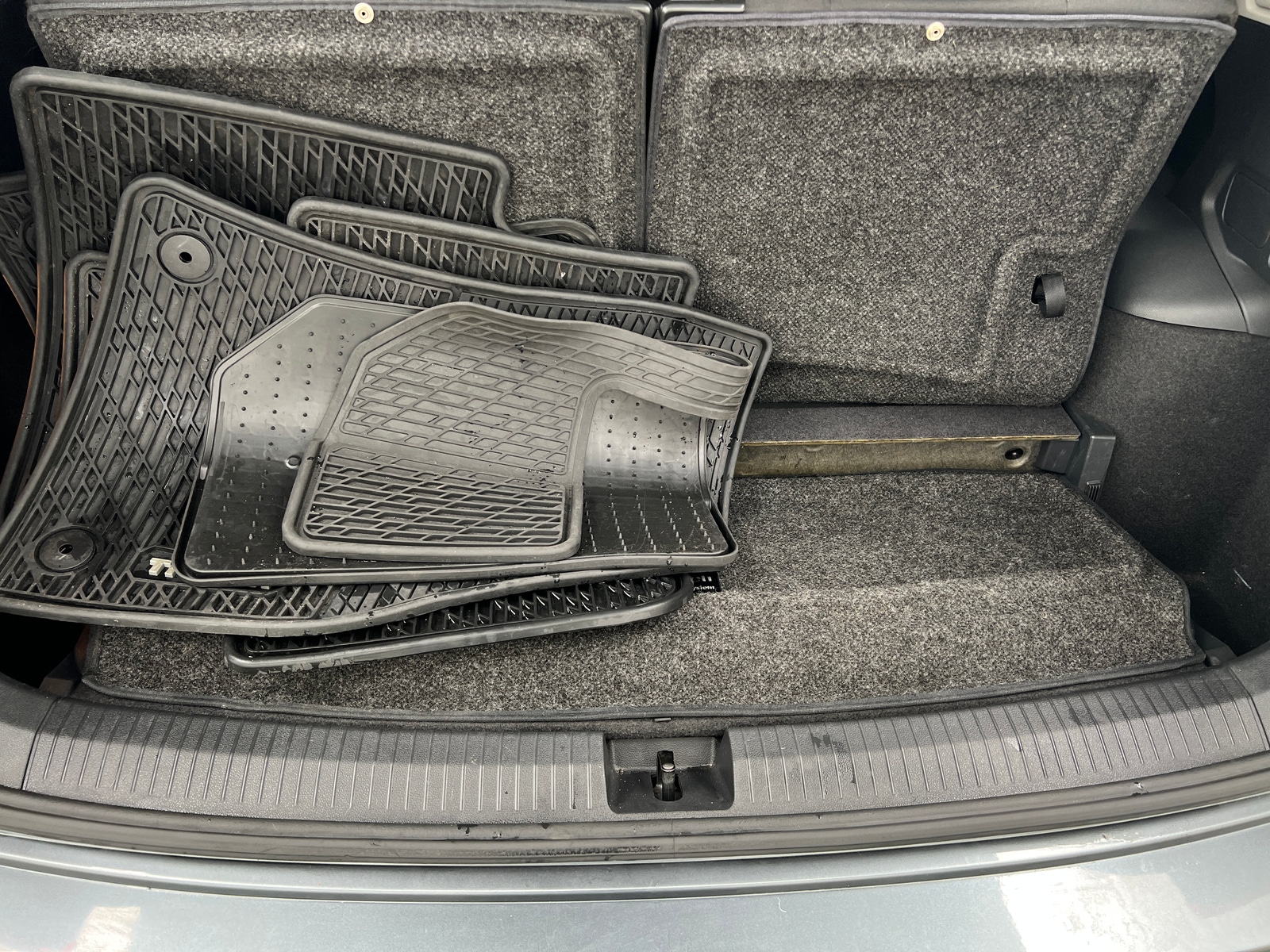 Thumbnail: 2018 Volkswagen Tiguan - 7