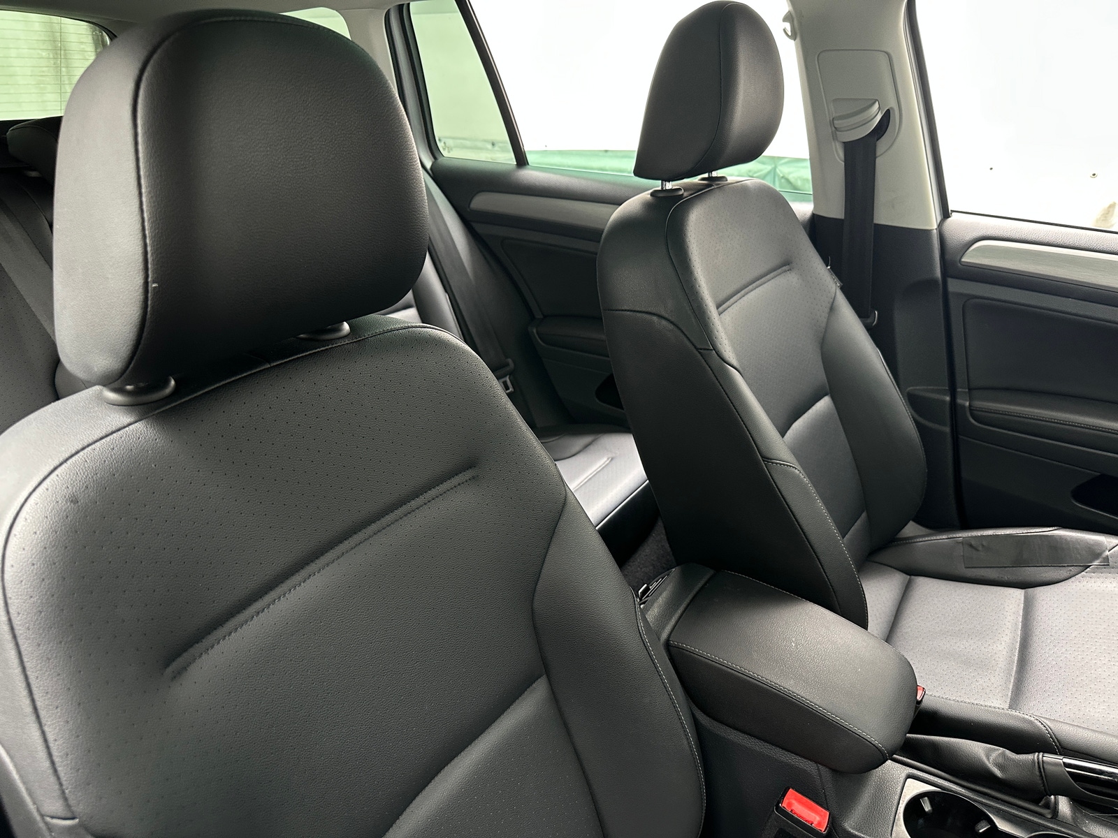 Thumbnail: 2016 Volkswagen e-Golf - 2