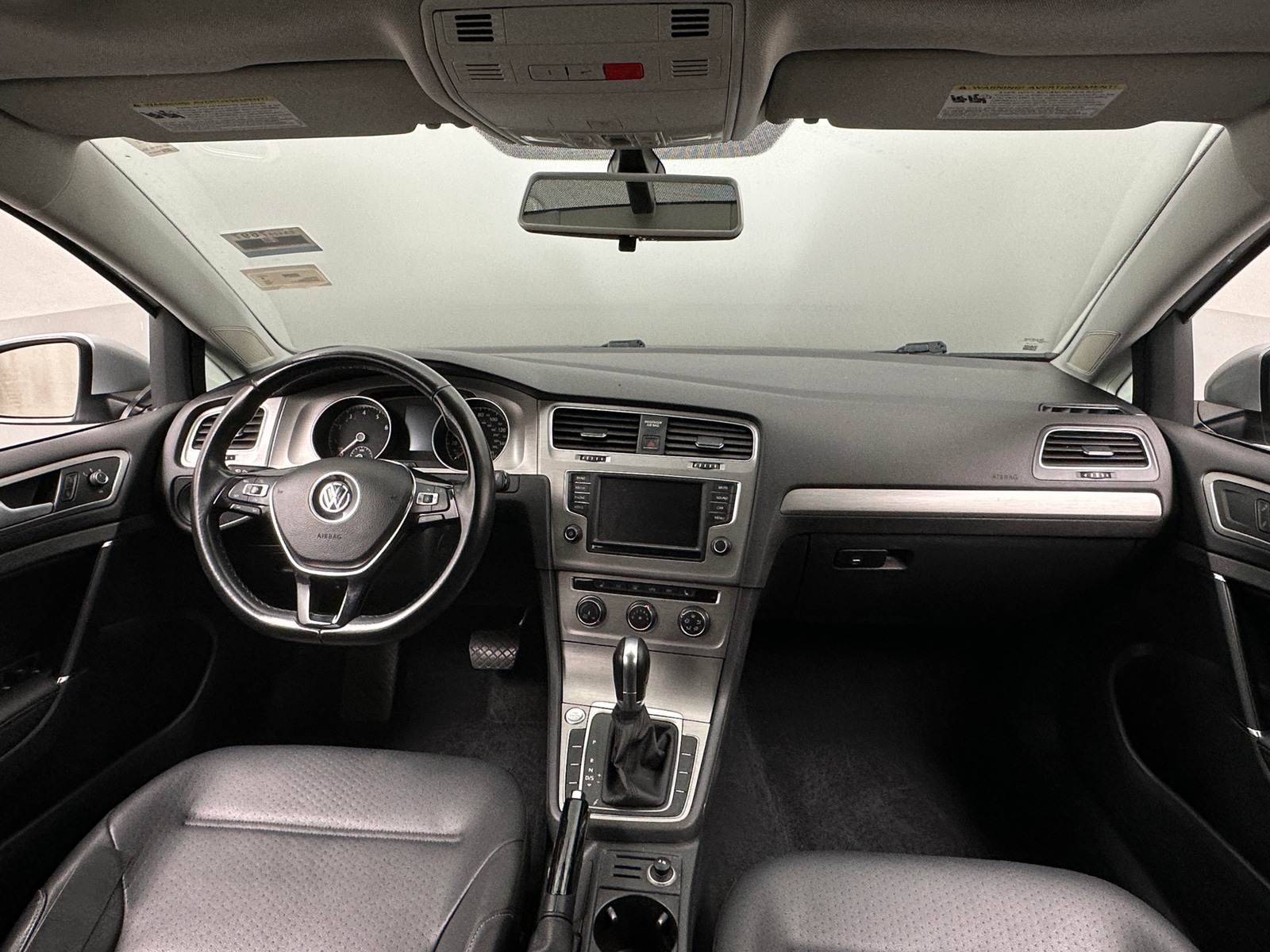 Thumbnail: 2016 Volkswagen e-Golf - 3