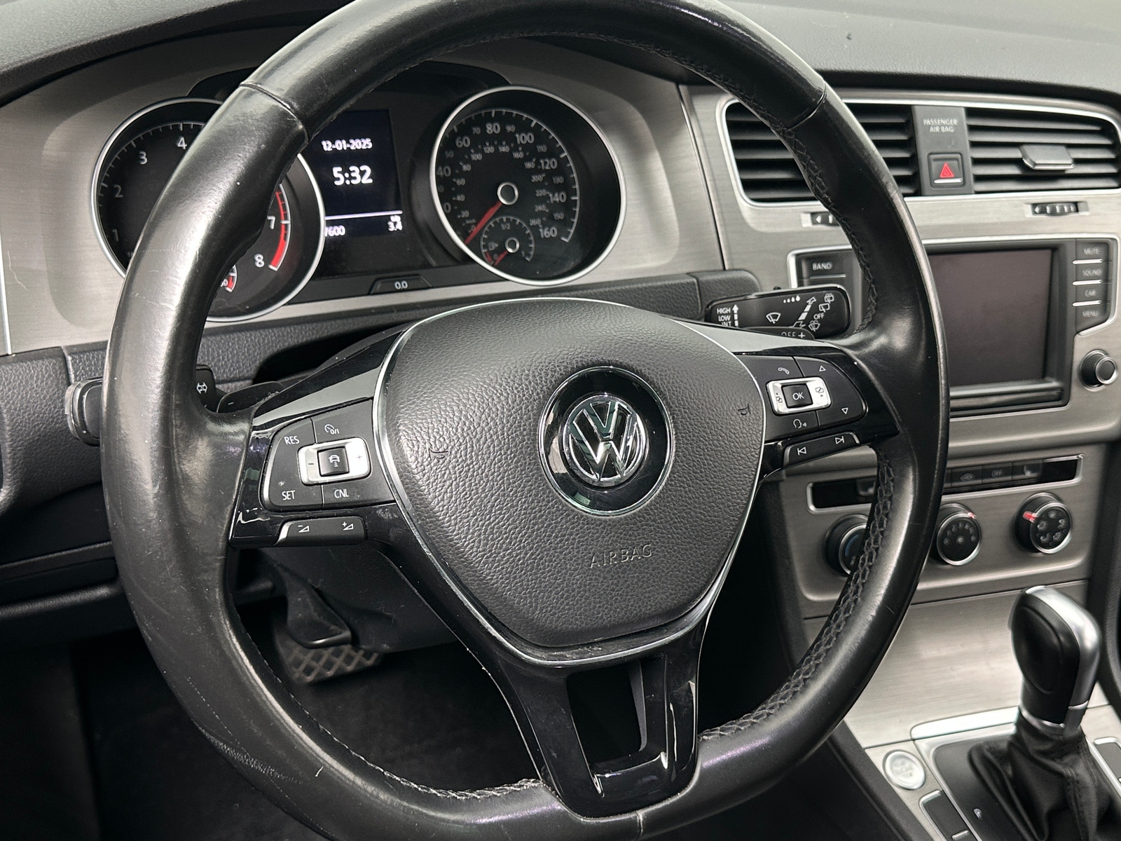 Thumbnail: 2016 Volkswagen e-Golf - 5