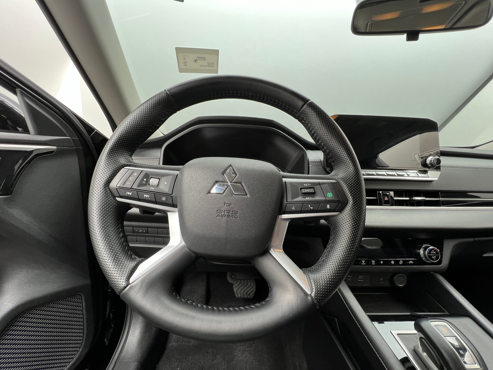 Thumbnail: 2024 Mitsubishi Outlander - 4