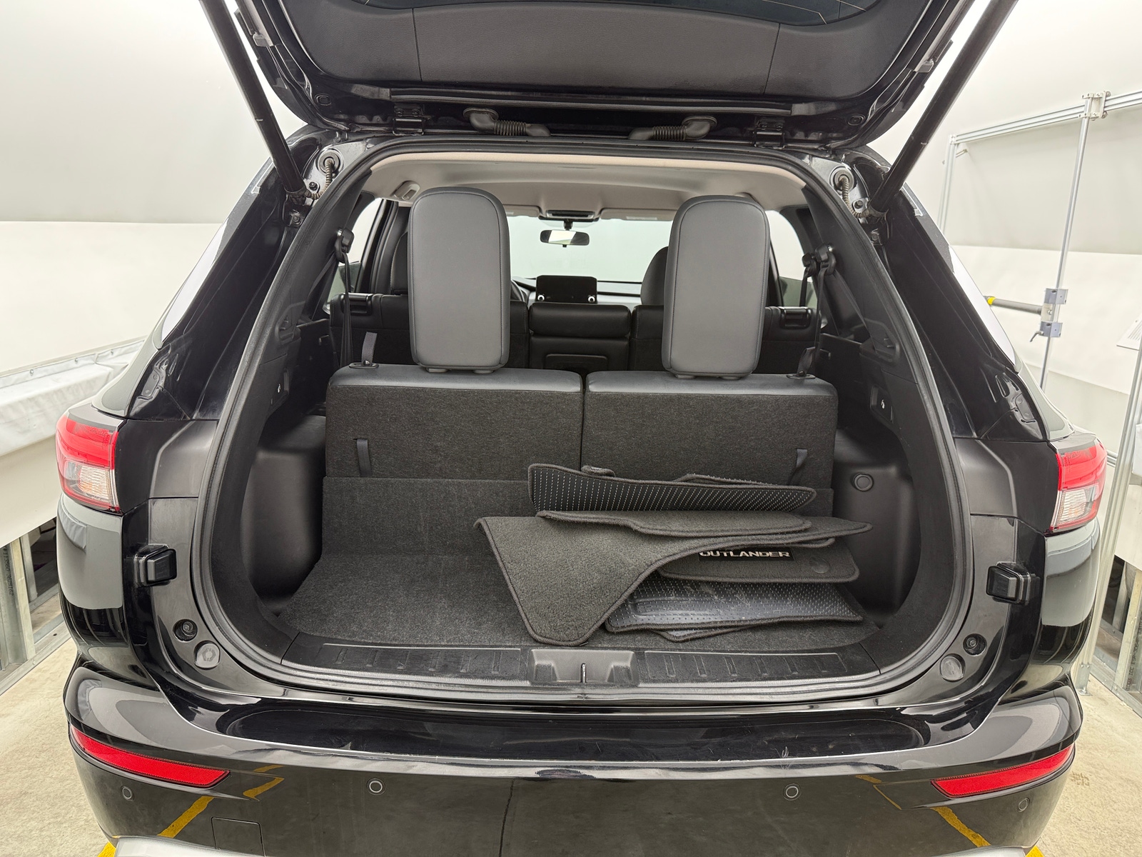 Thumbnail: 2024 Mitsubishi Outlander - 6