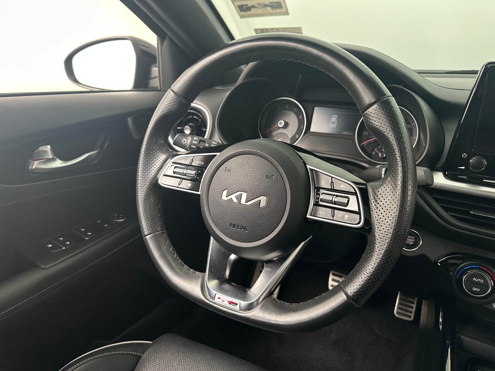 Thumbnail: 2024 Kia Forte - 4