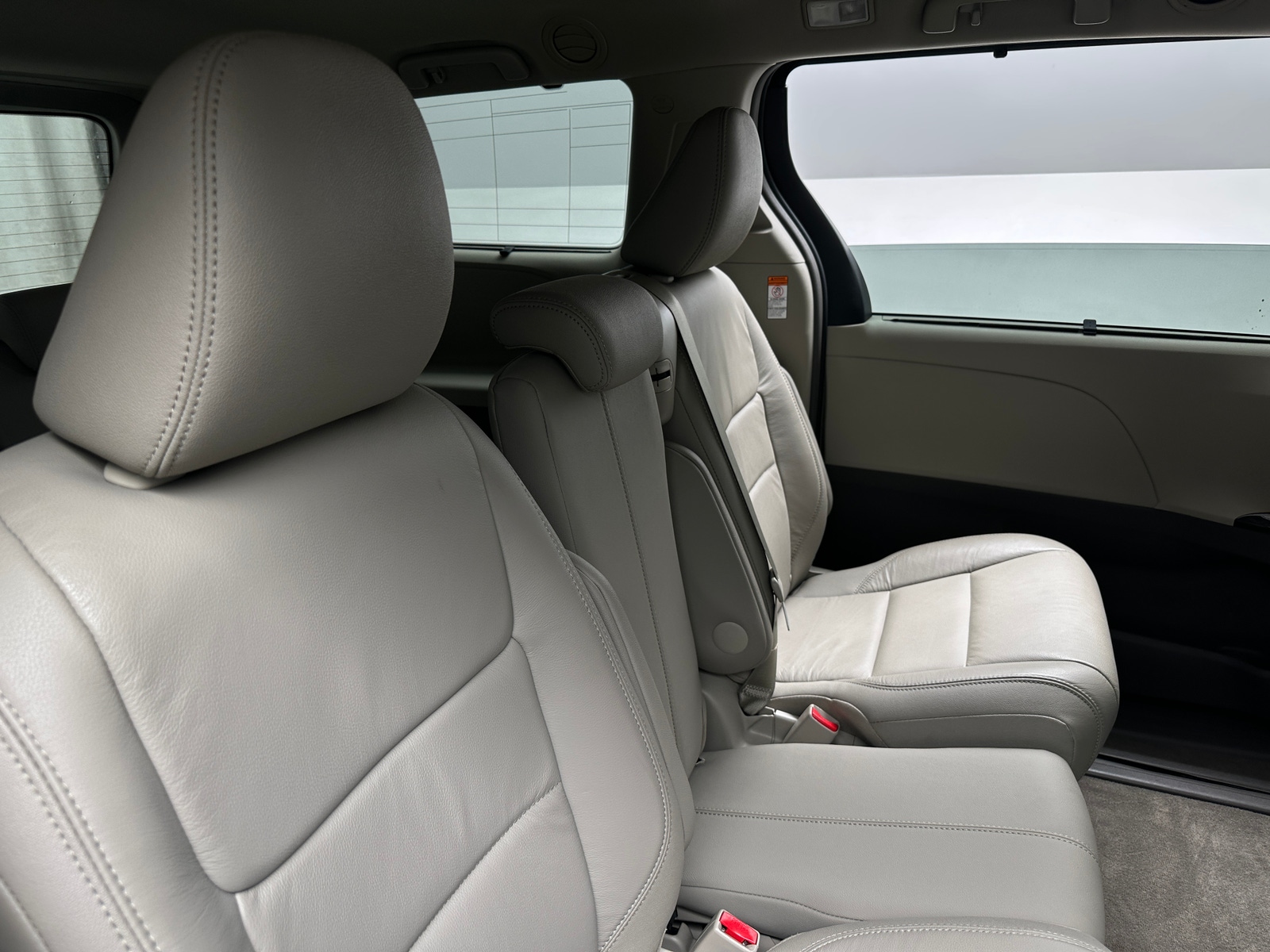 Thumbnail: 2017 Toyota Sienna - 5