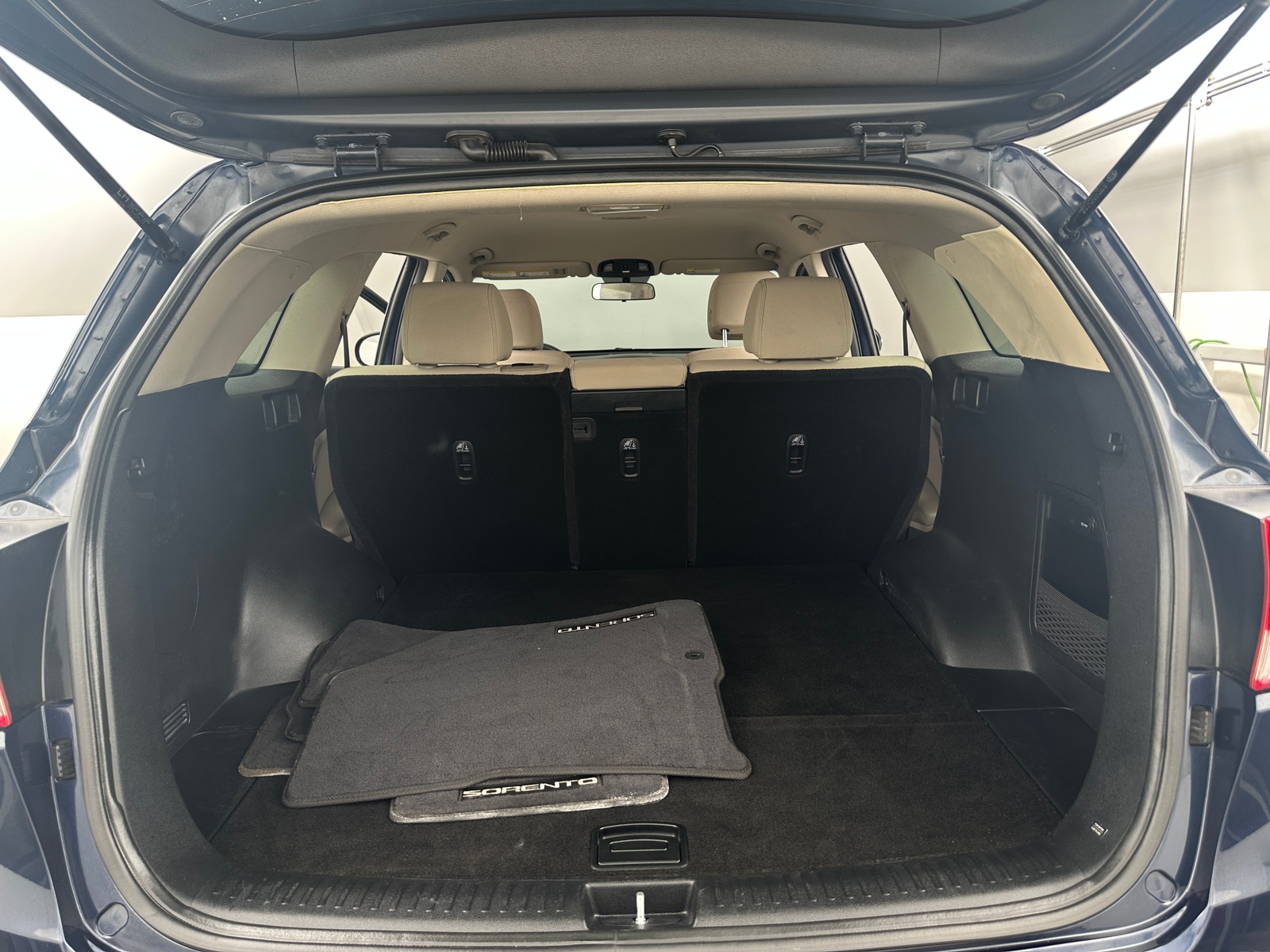 Thumbnail: 2017 Kia Sorento - 7