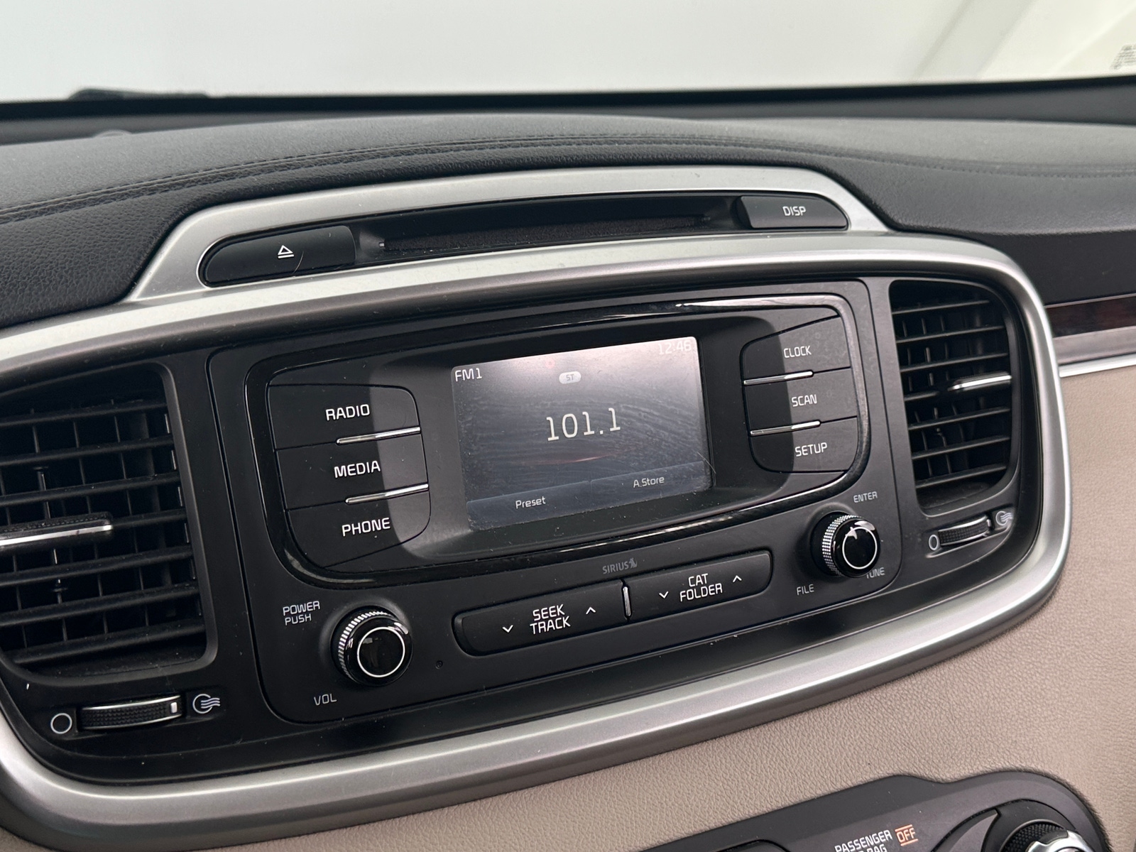 Thumbnail: 2017 Kia Sorento - 4