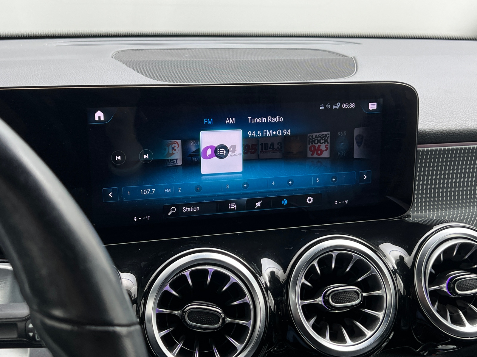 Thumbnail: 2022 Mercedes-Benz GLB - 3