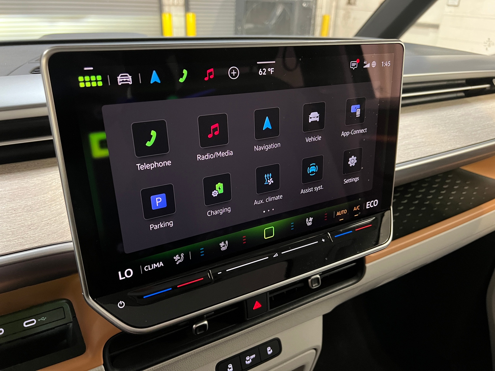 Thumbnail: 2025 Volkswagen ID.Buzz - 3