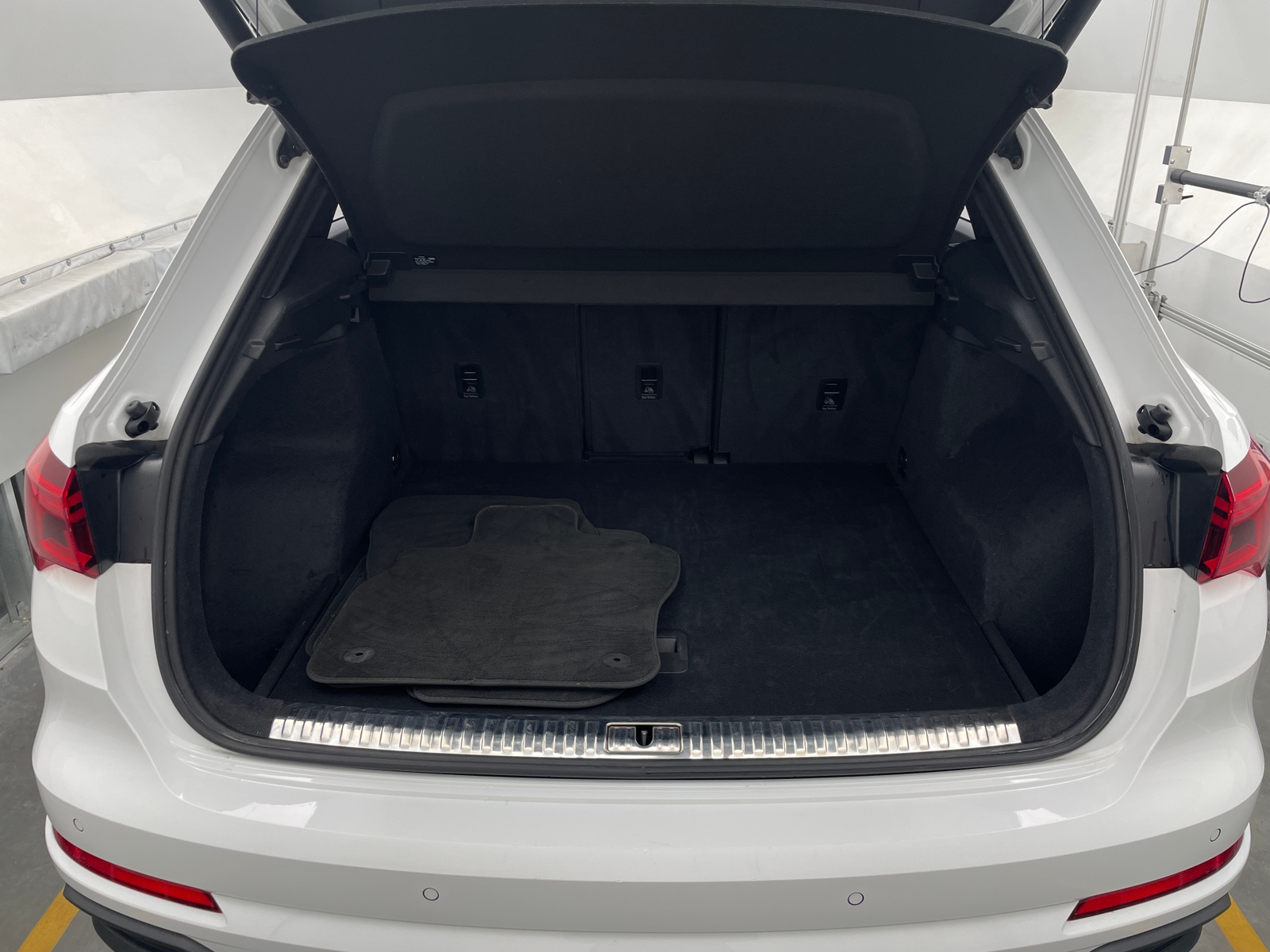 Thumbnail: 2024 Audi Q3 - 6