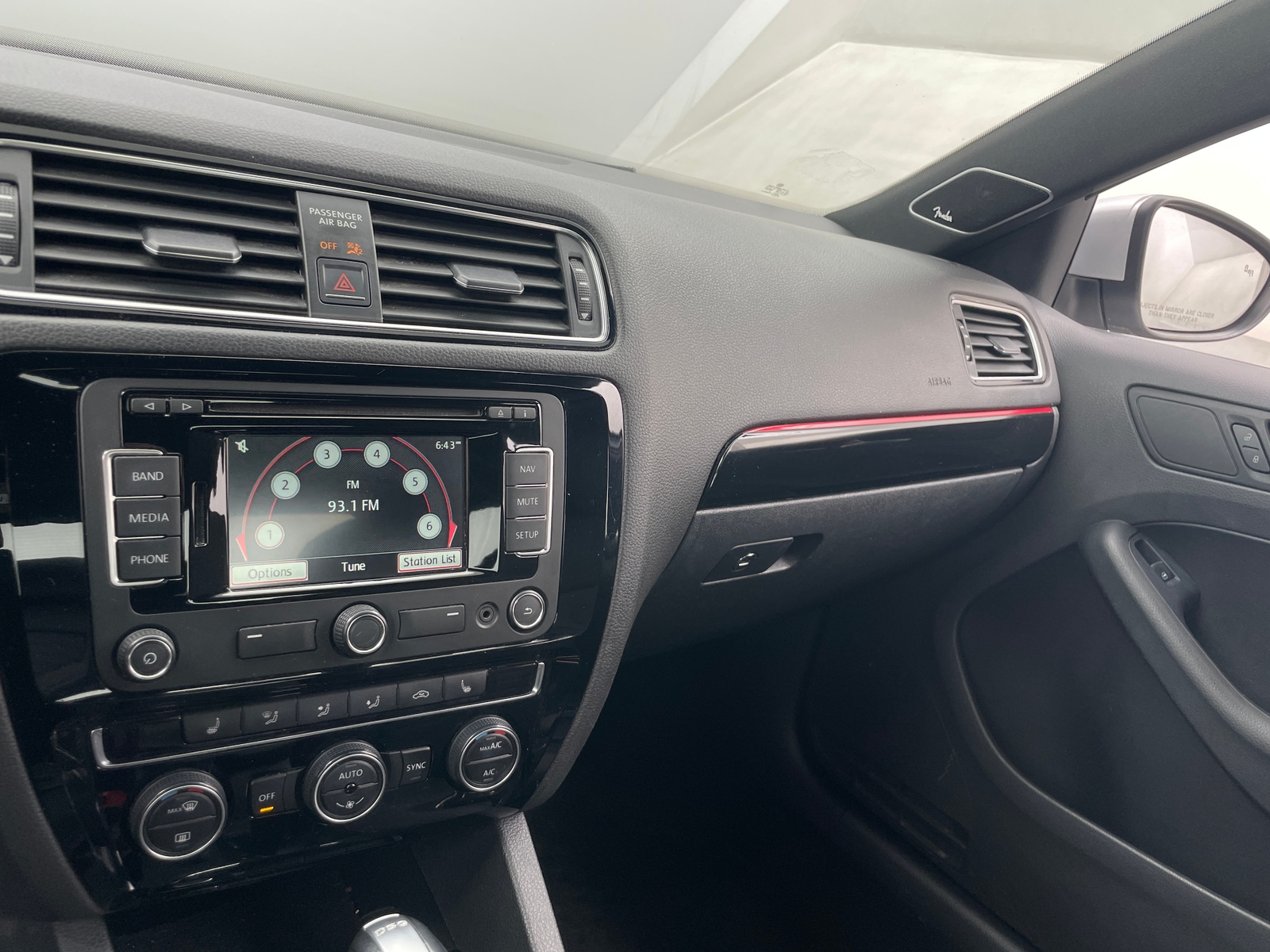 Thumbnail: 2015 Volkswagen Jetta - 3