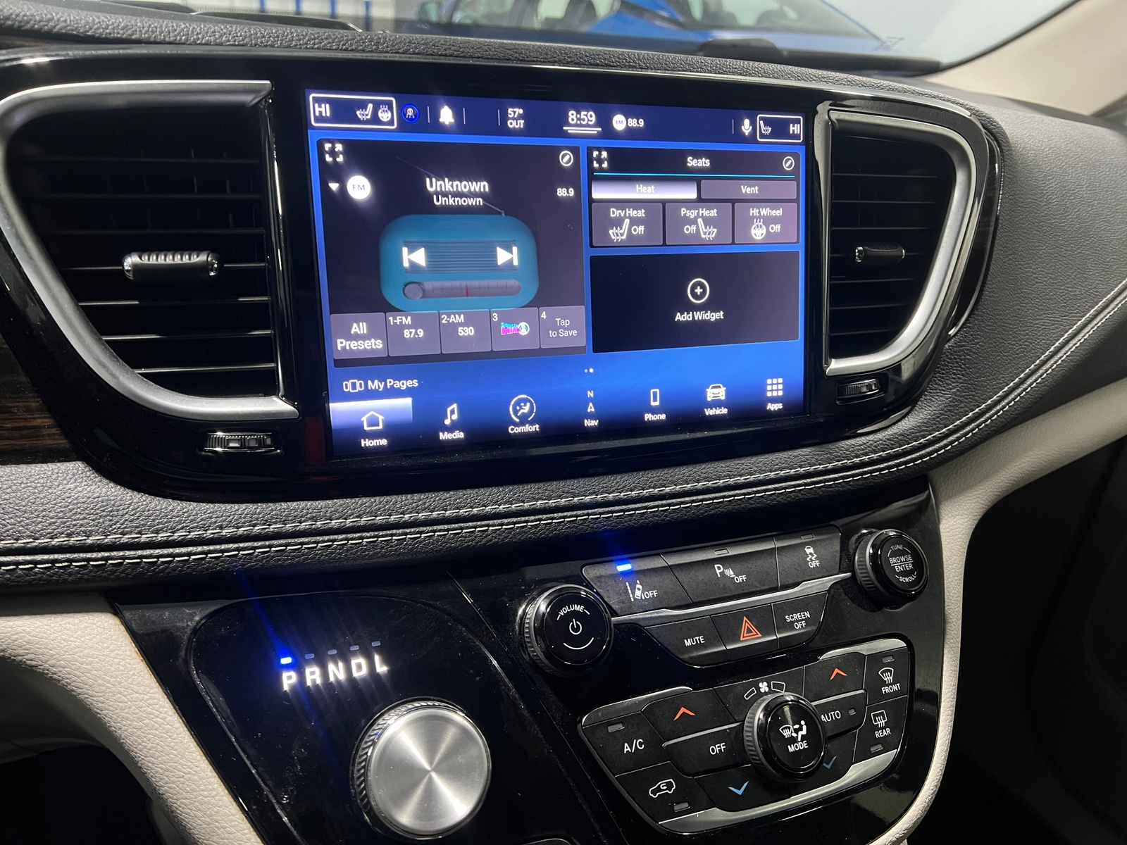 Thumbnail: 2021 Chrysler Pacifica - 3