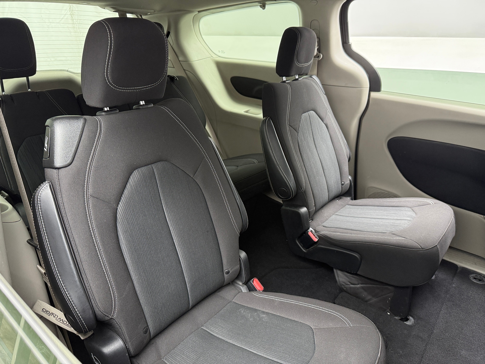 Thumbnail: 2021 Chrysler Voyager - 6